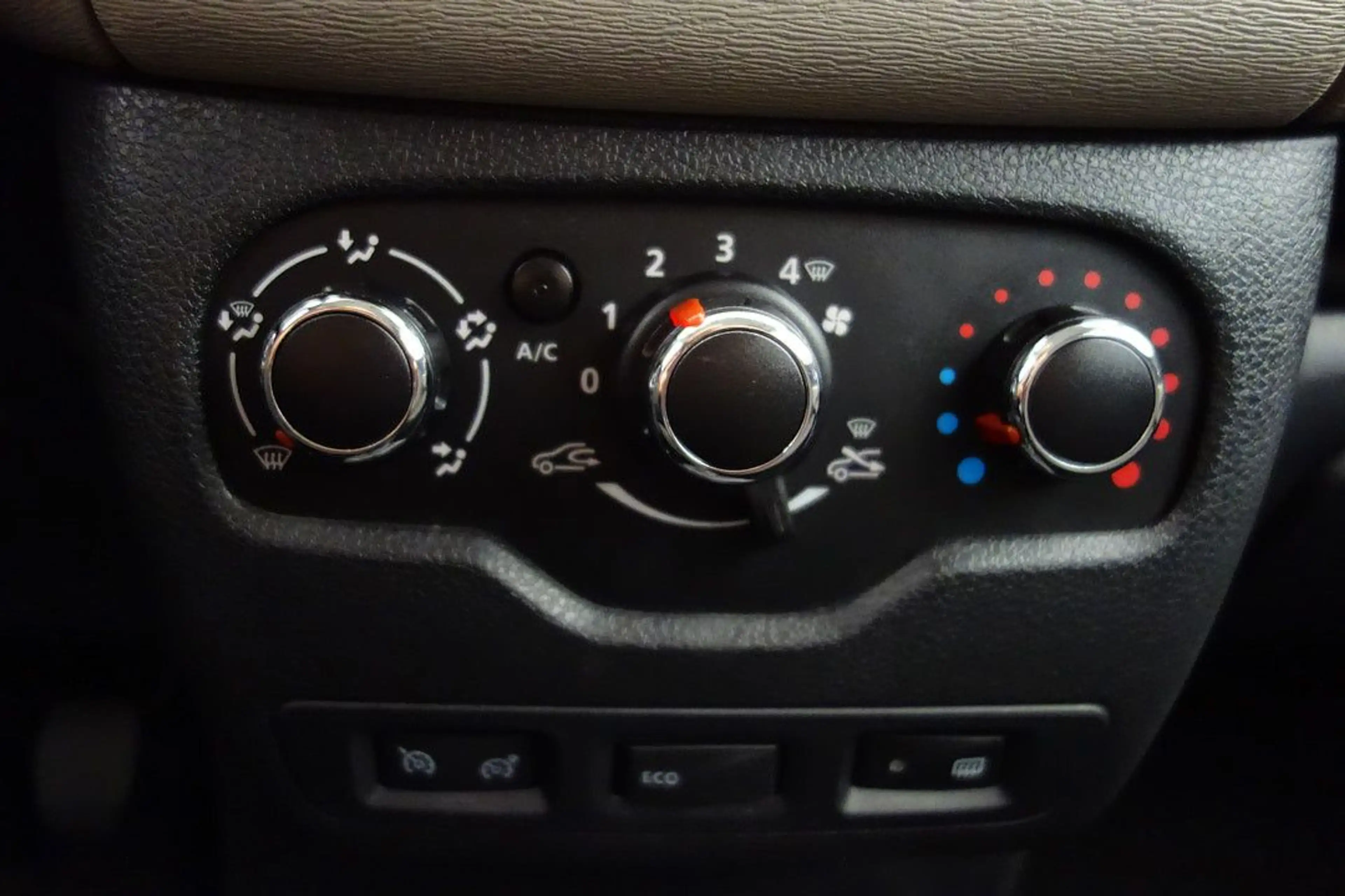 Dacia Lodgy 1.6 SCe Laureate LPG/Benzin 7SITZE+NAVI — photo 23