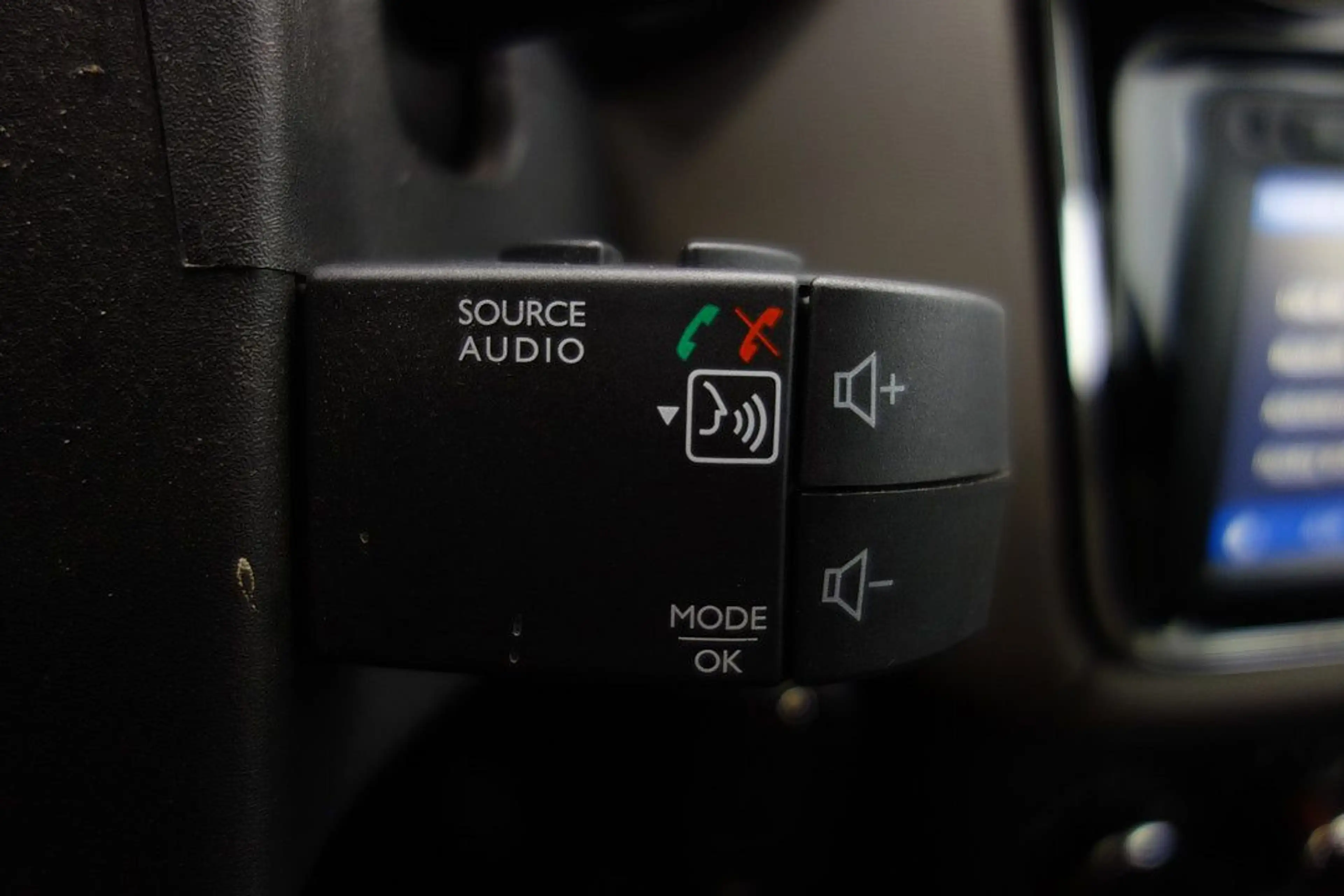 Dacia Lodgy 1.6 SCe Laureate LPG/Benzin 7SITZE+NAVI — photo 30