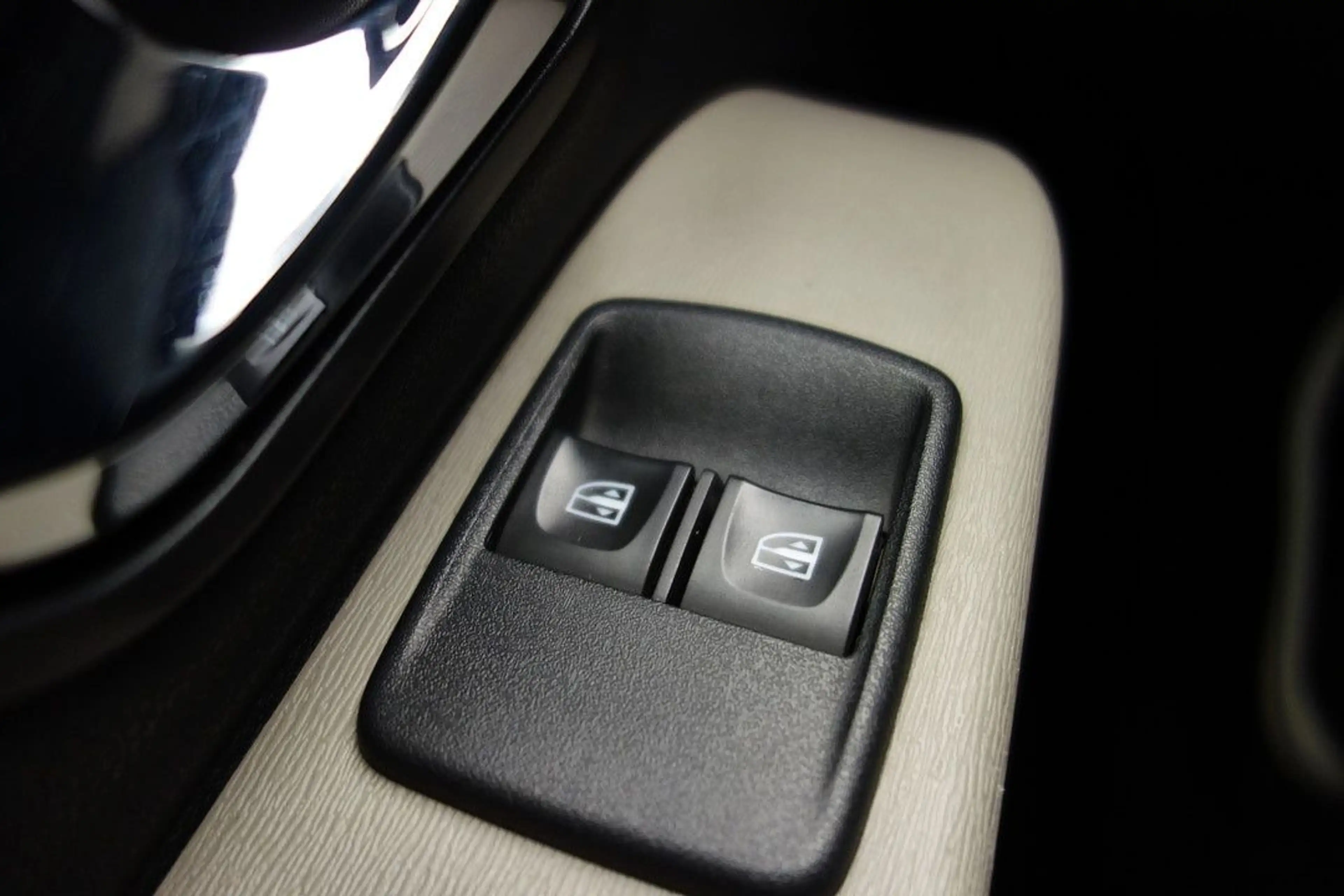 Dacia Lodgy 1.6 SCe Laureate LPG/Benzin 7SITZE+NAVI — photo 17