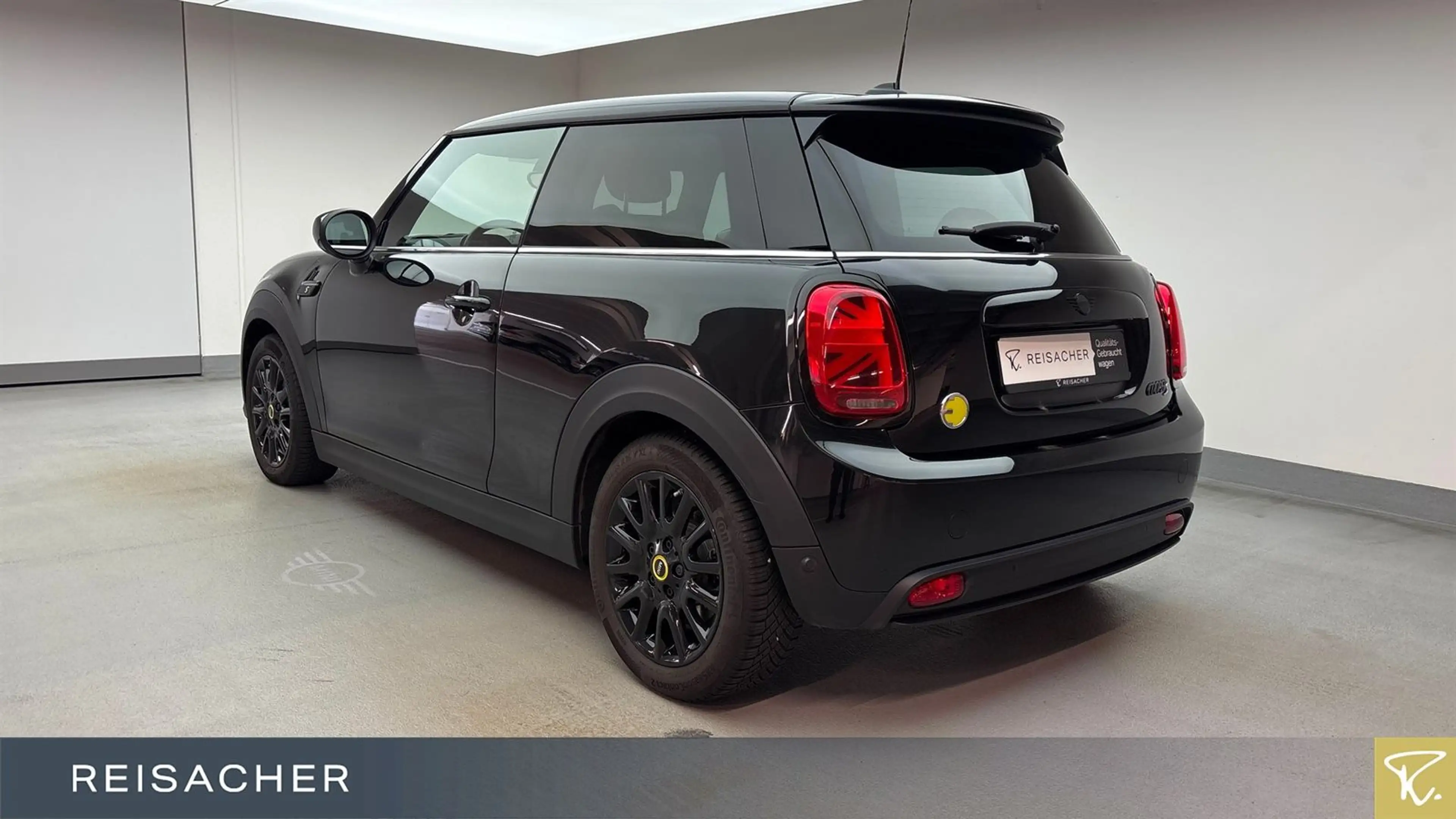 MINI Cooper SE A Classic-Trim,Navi,SpSitze,DA,PDC,16" — photo 2