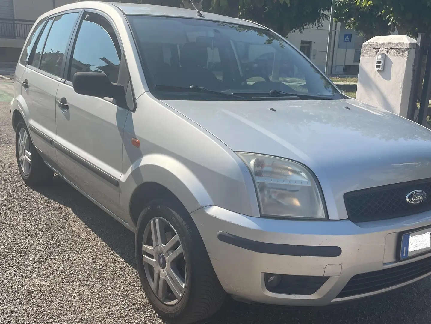 Ford Fusion 1.4 TDCI Collection cambio automatico Argento - 2