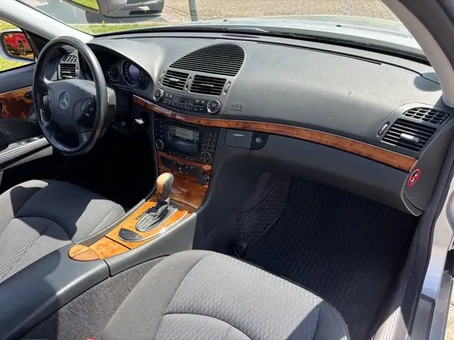 Mercedes-Benz E-Class view 12
