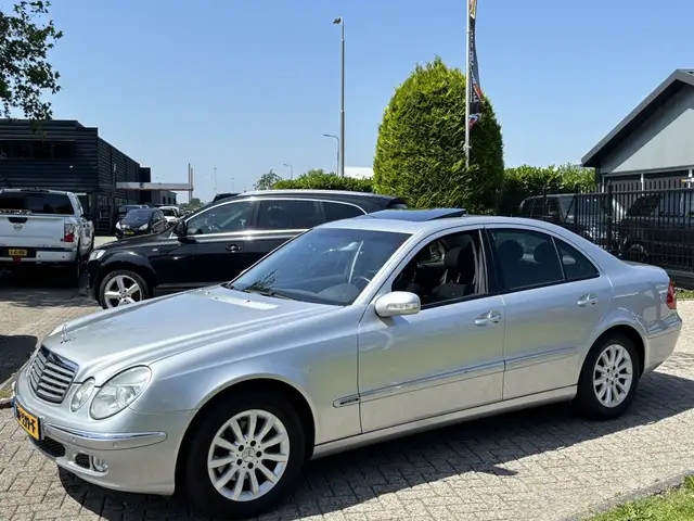 Mercedes-Benz E-Class view 8