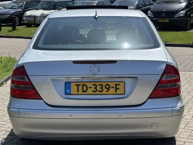 Mercedes-Benz E-Class view 6