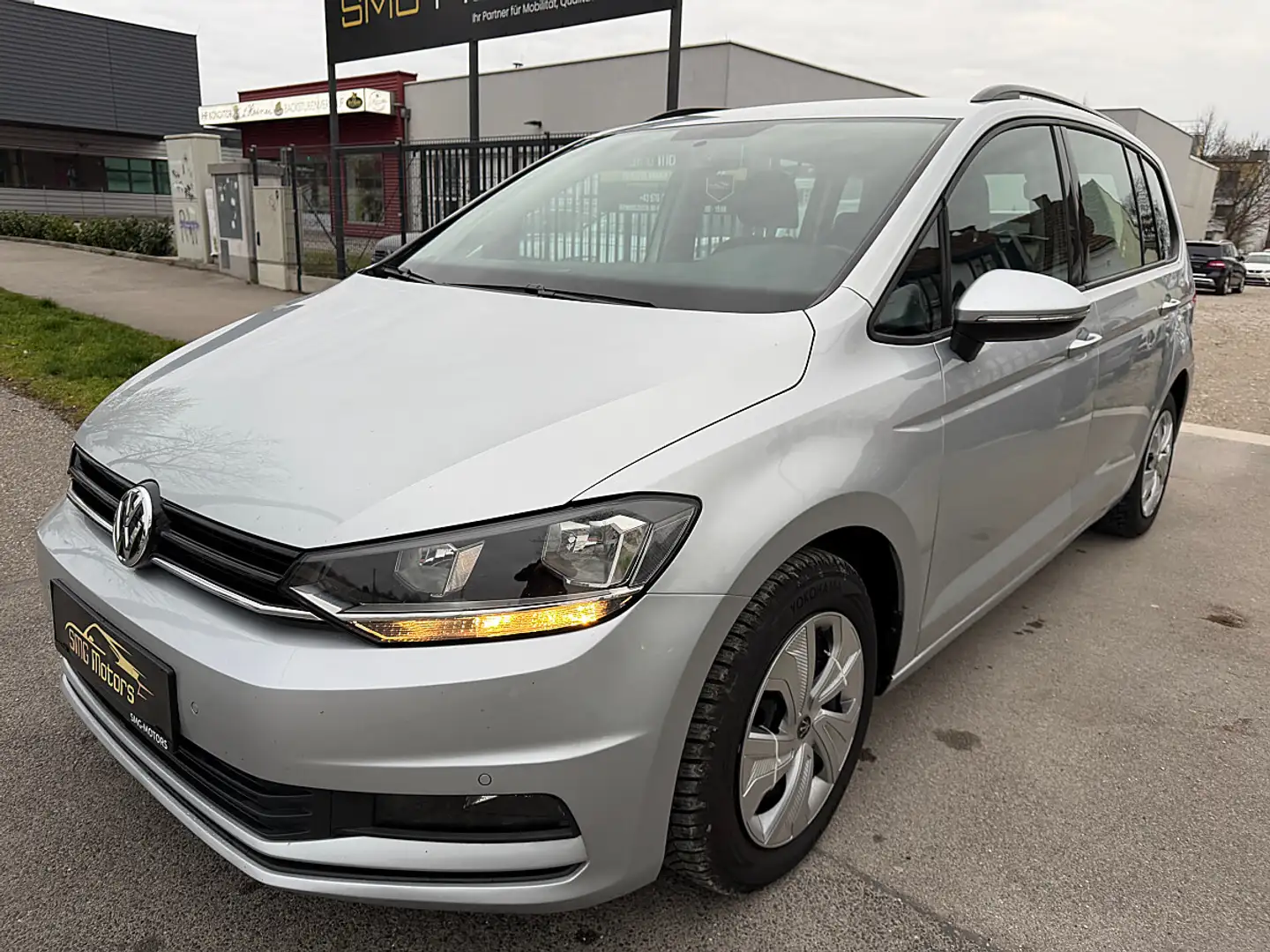 Volkswagen Touran 1,6 SCR TDI !!! VIGNETTE,VOLLTANK UND ANMELDEG... Grau - 2