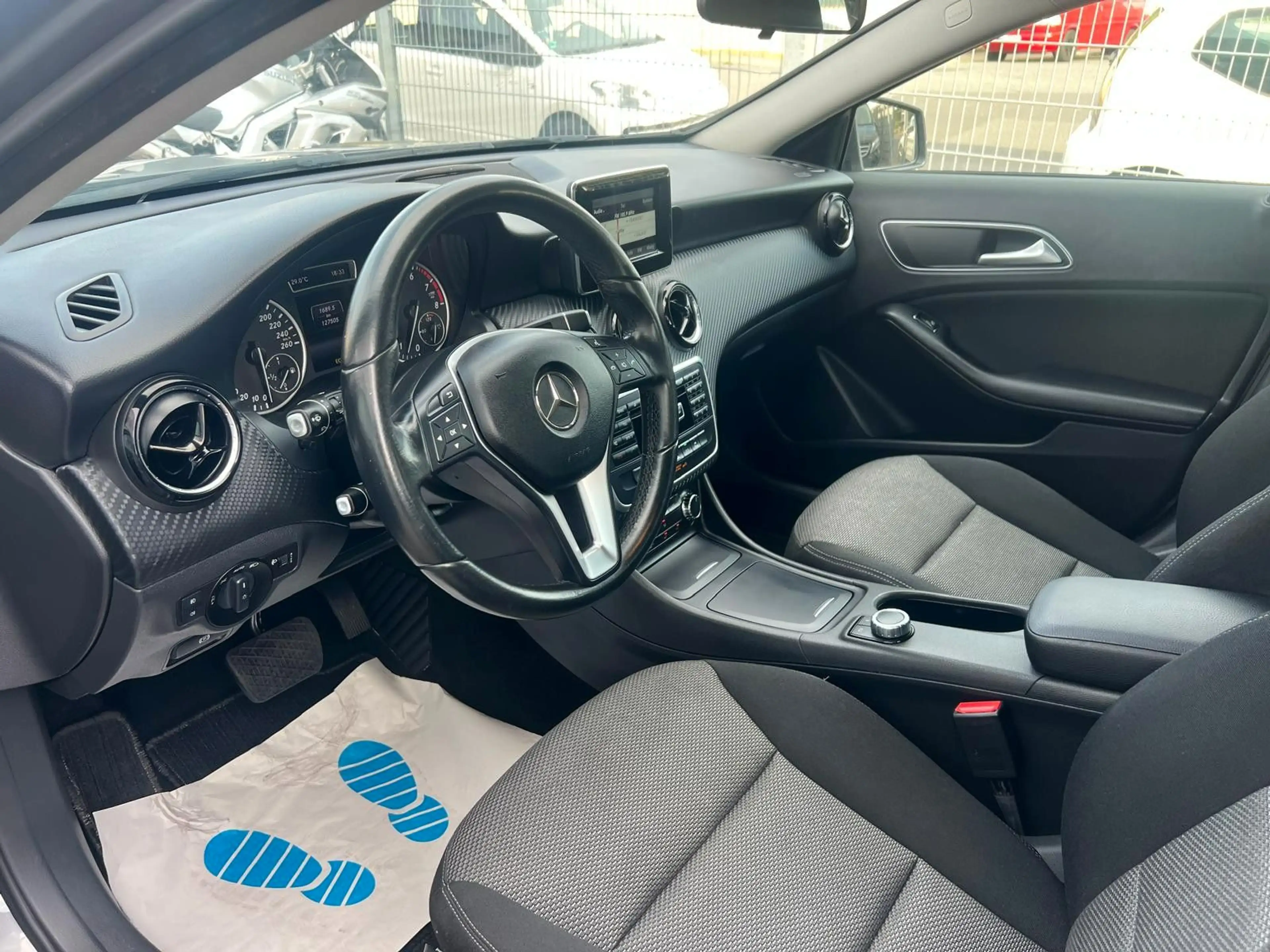 Mercedes-Benz GLA 200 Style Automatik — photo 7
