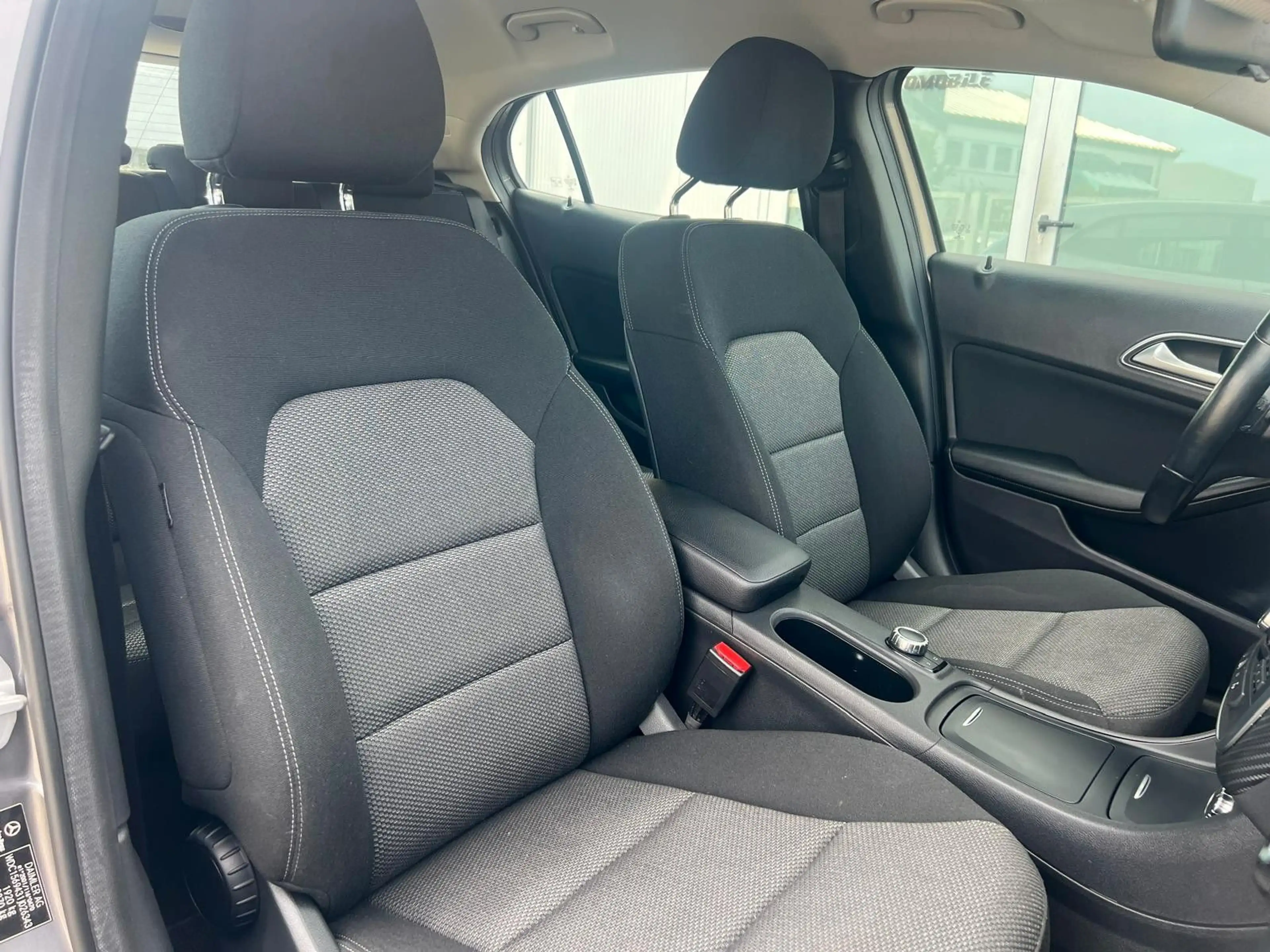 Mercedes-Benz GLA 200 Style Automatik — photo 13