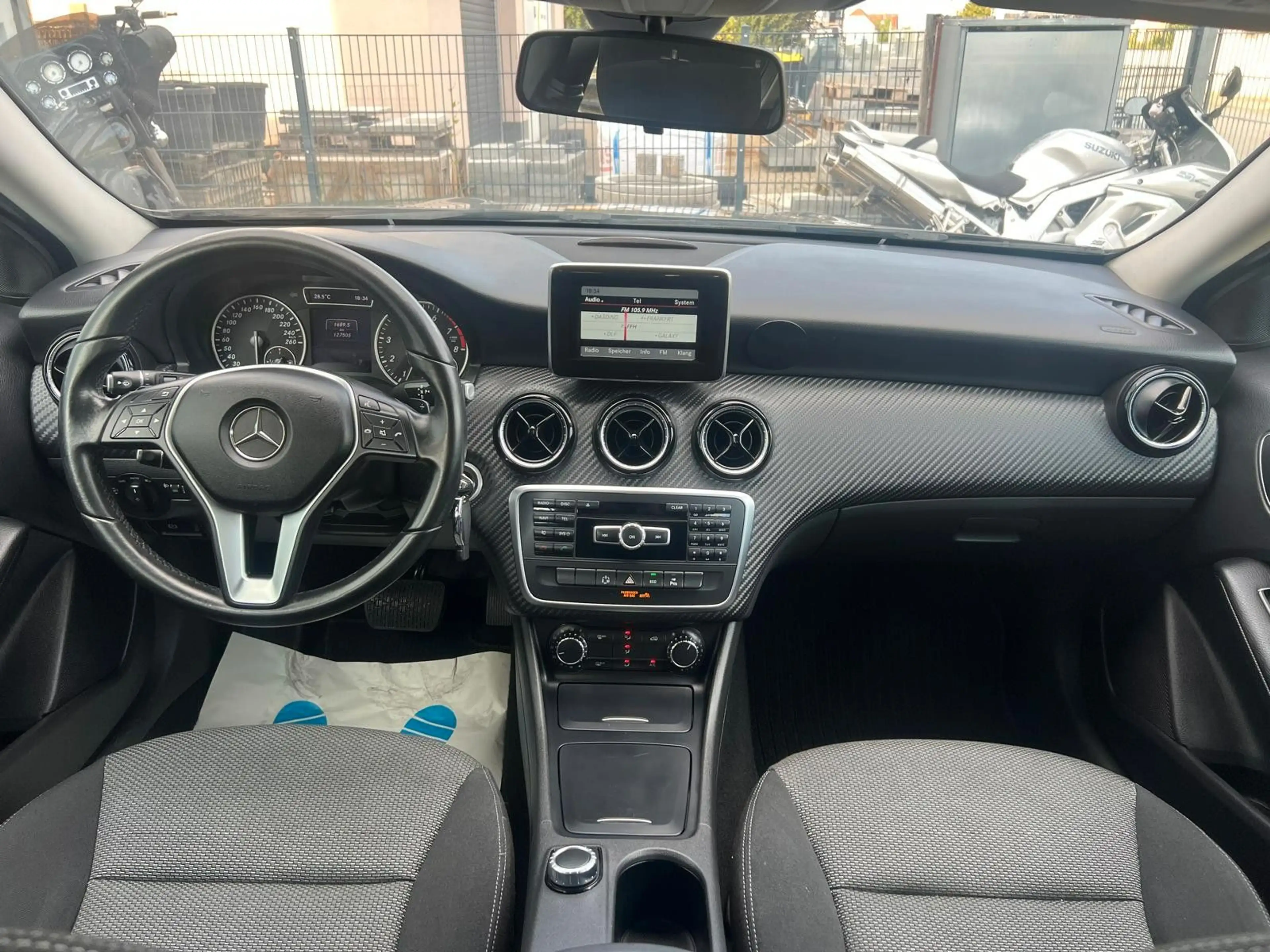 Mercedes-Benz GLA 200 Style Automatik — photo 14