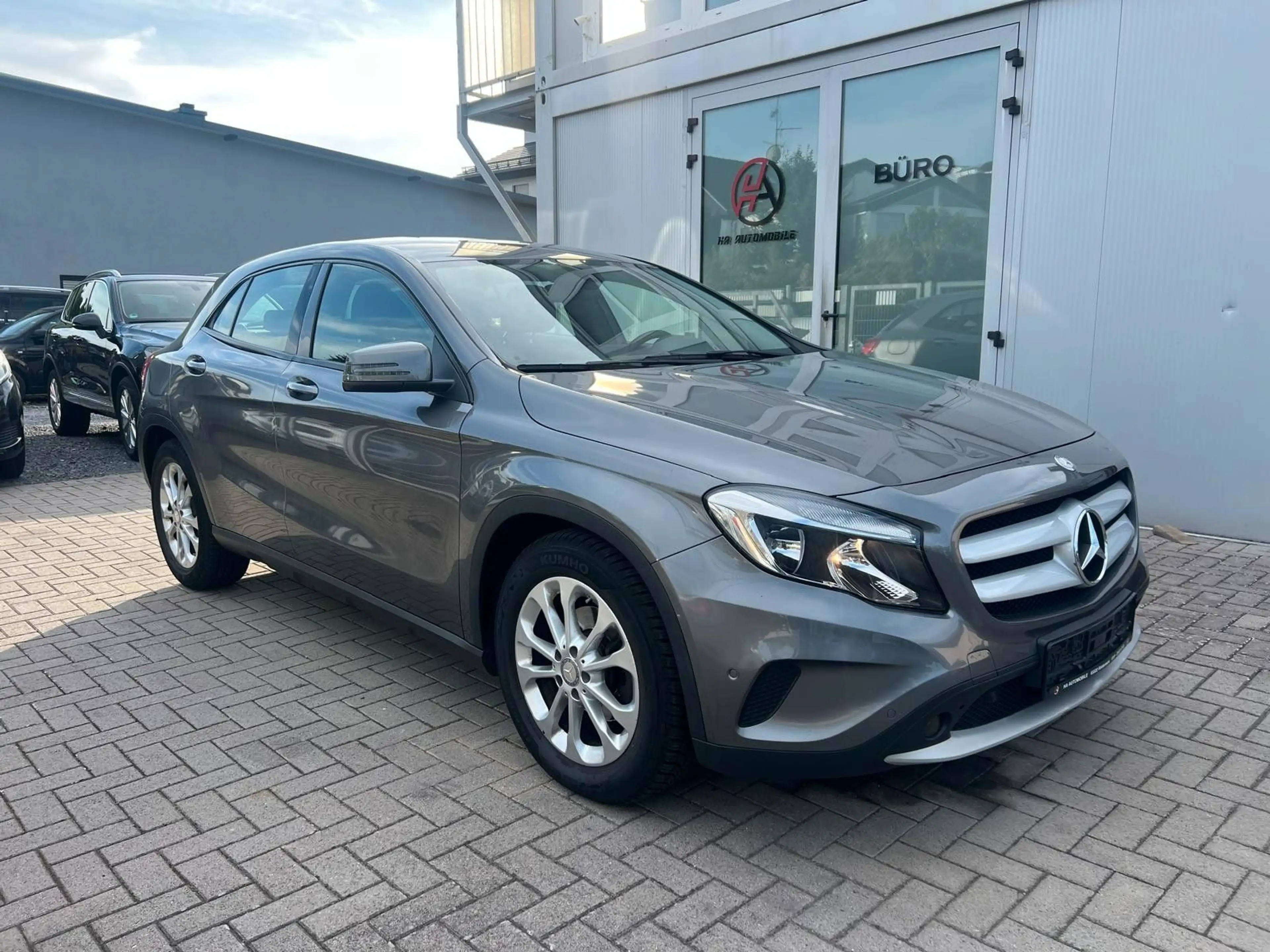 Mercedes-Benz GLA 200 Style Automatik — photo 3