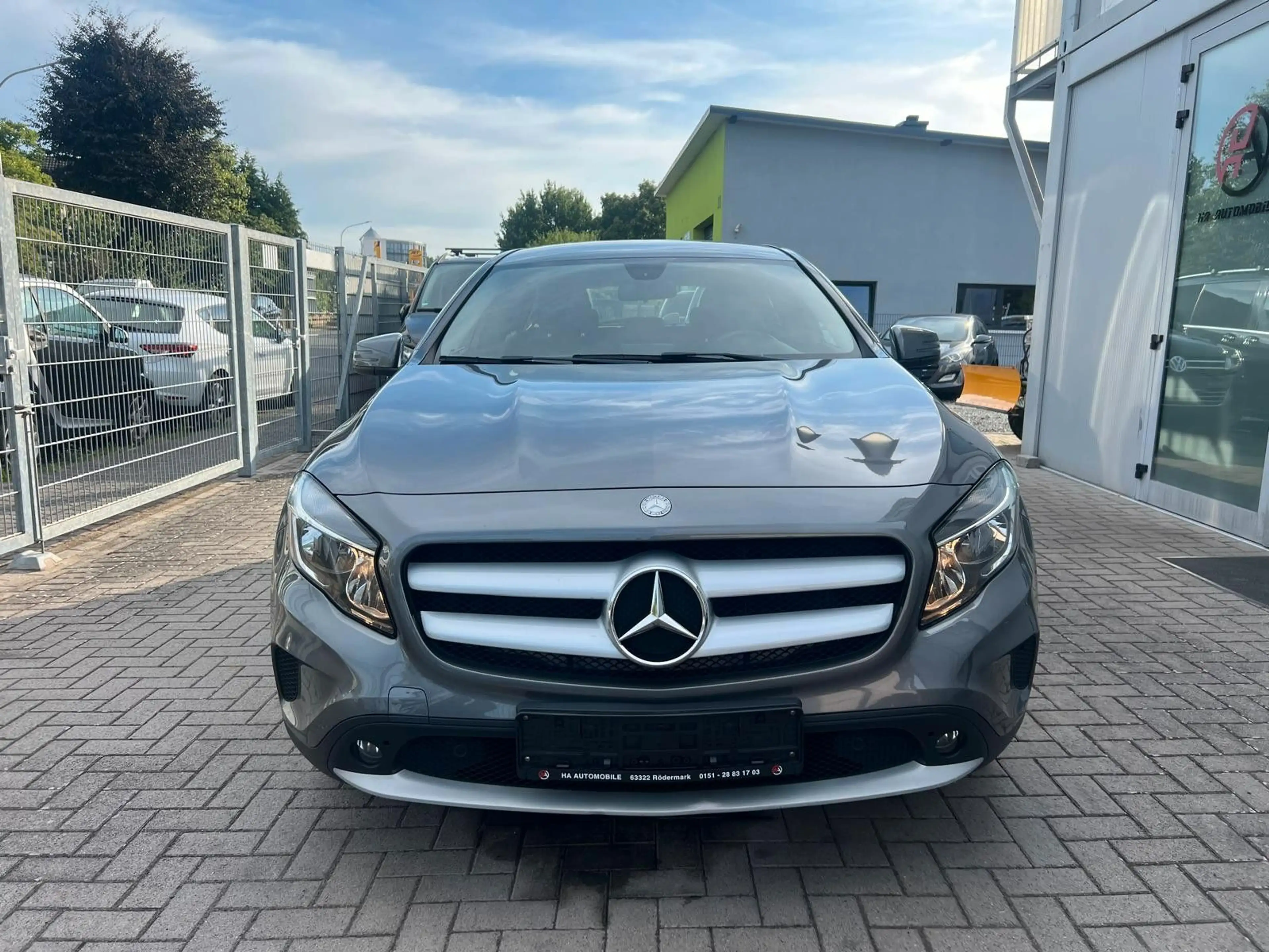 Mercedes-Benz GLA 200 Style Automatik — photo 2