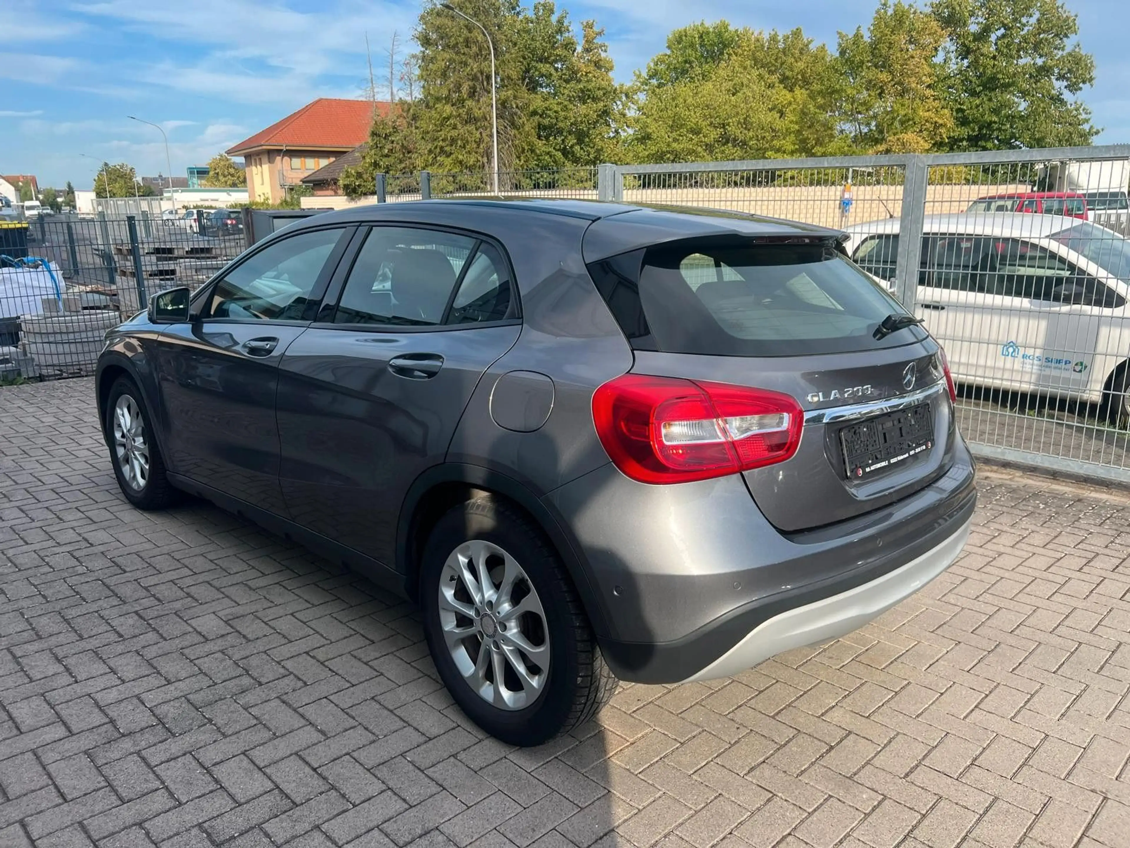 Mercedes-Benz GLA 200 Style Automatik — photo 6