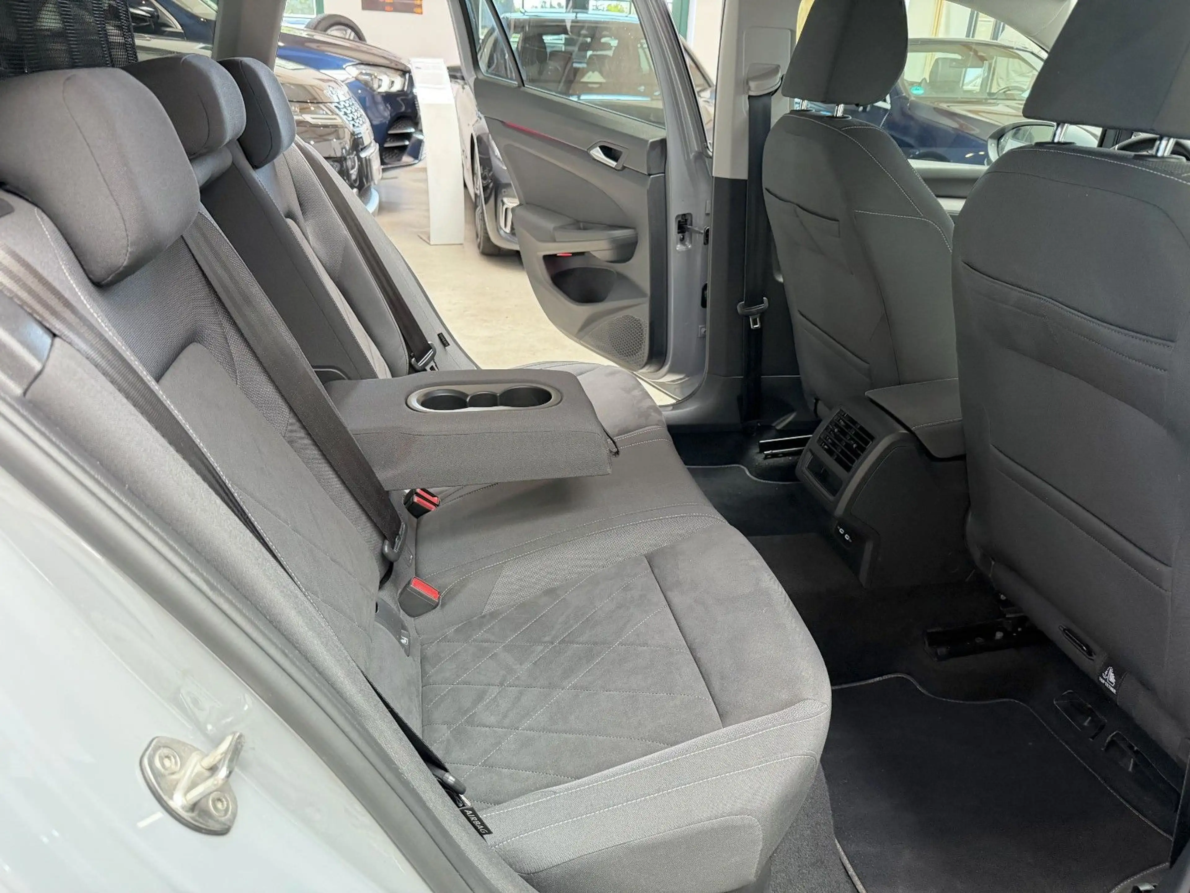 Volkswagen Golf 8 VIII Variant 2.0 TDI SCR DSG Life AHK/LED — photo 13