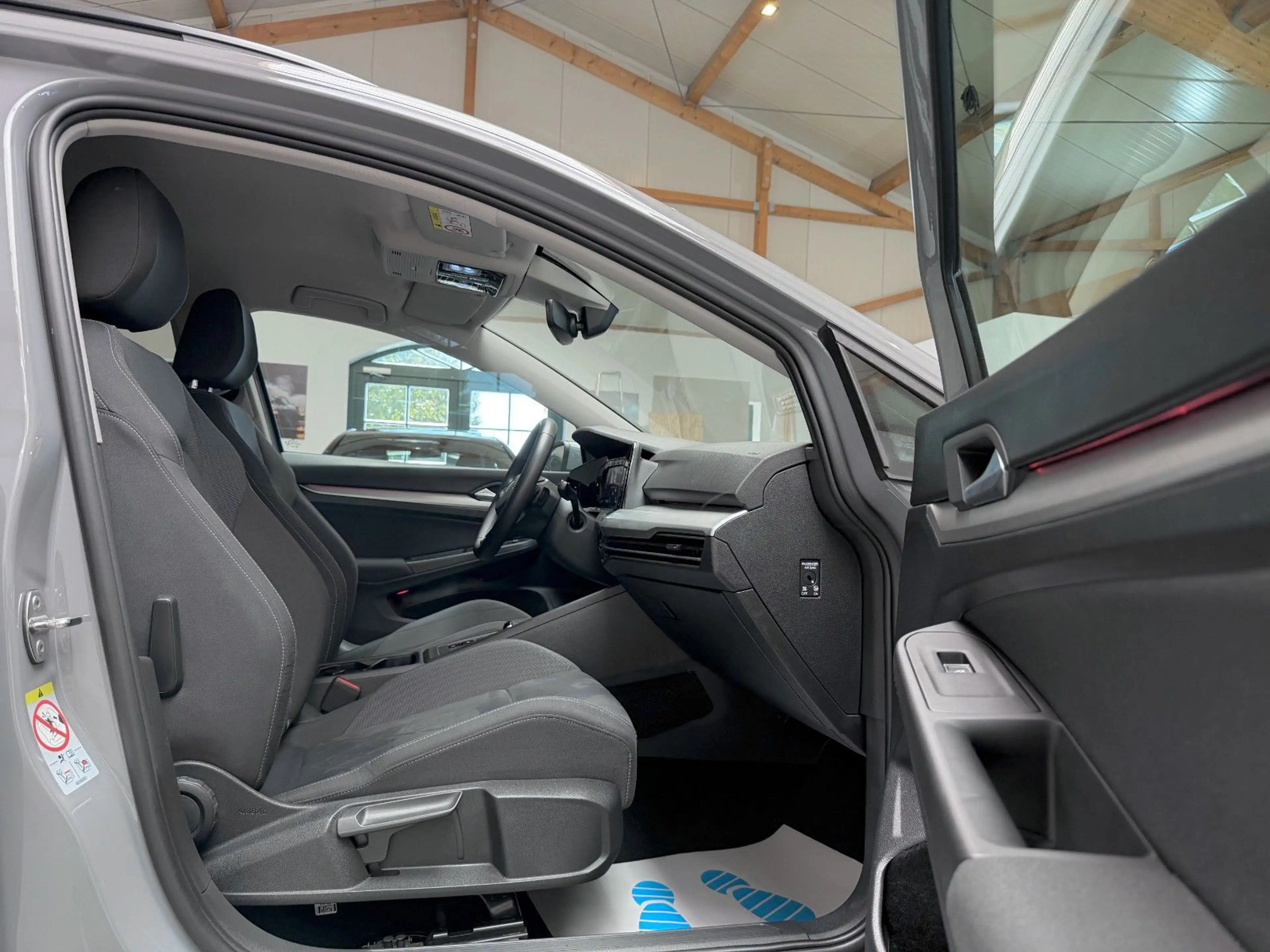 Volkswagen Golf 8 VIII Variant 2.0 TDI SCR DSG Life AHK/LED — photo 11