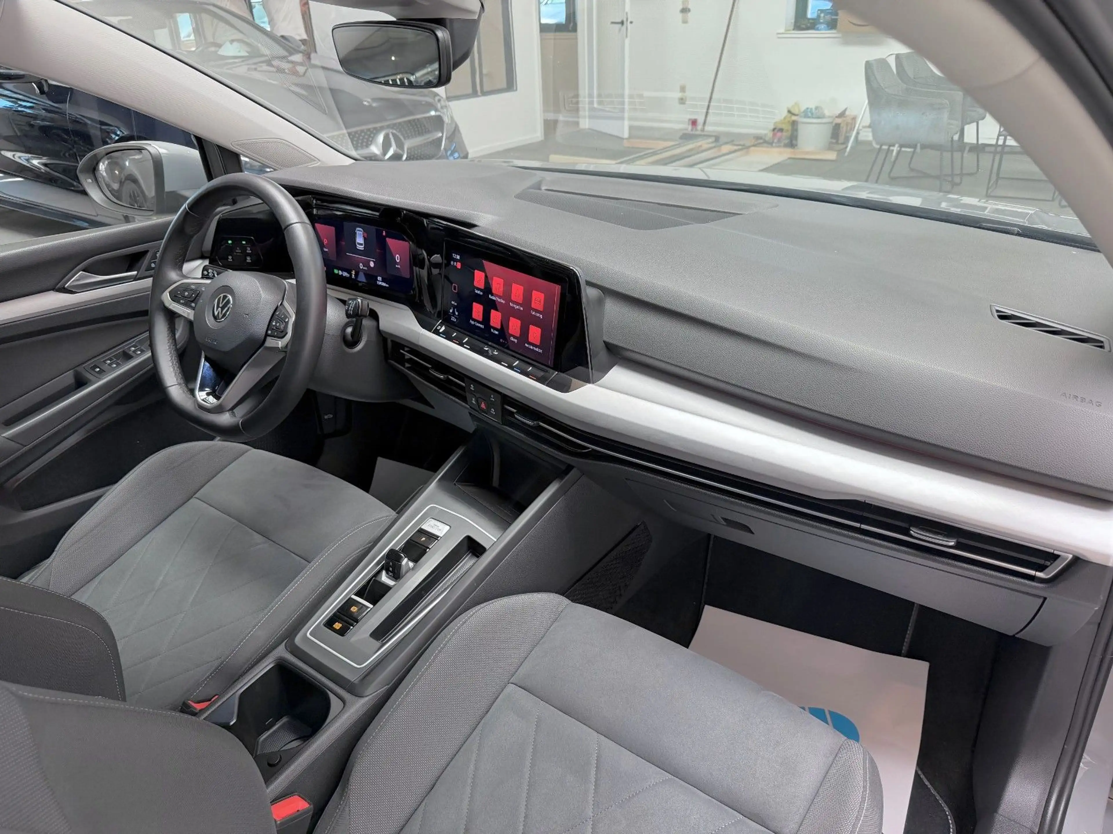 Volkswagen Golf 8 VIII Variant 2.0 TDI SCR DSG Life AHK/LED — photo 9