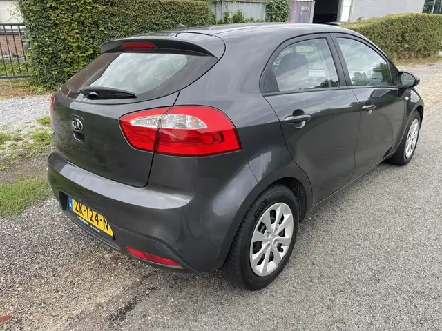 Kia Rio view 2