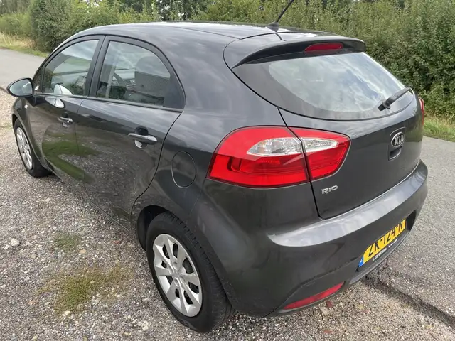 Kia Rio view 3
