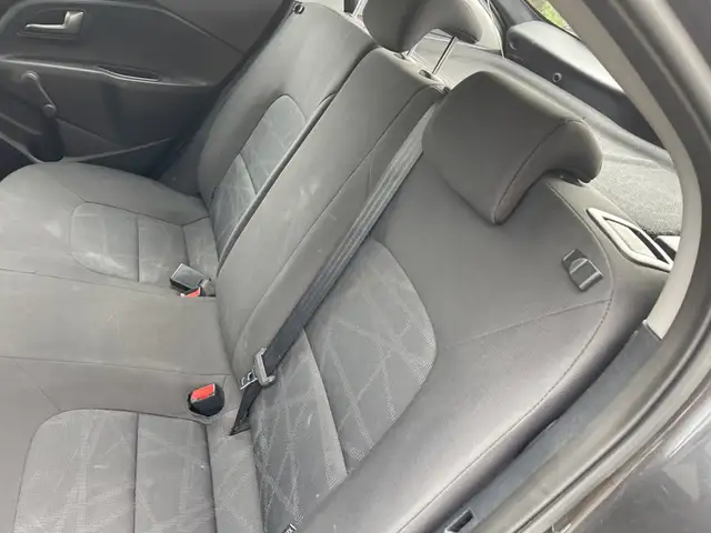 Kia Rio view 4