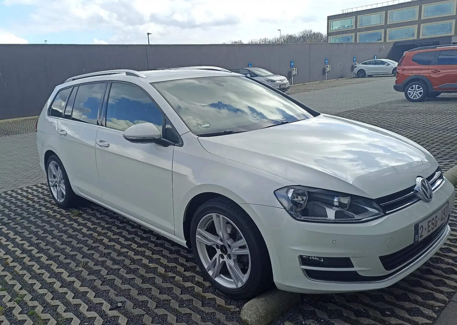 Volkswagen Golf Variant 1.2 TSI BlueMotion Technology DSG Comfortline - 1
