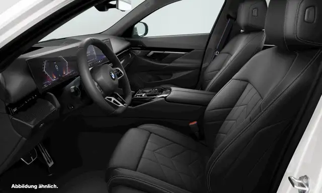 BMW 5 Series view 4