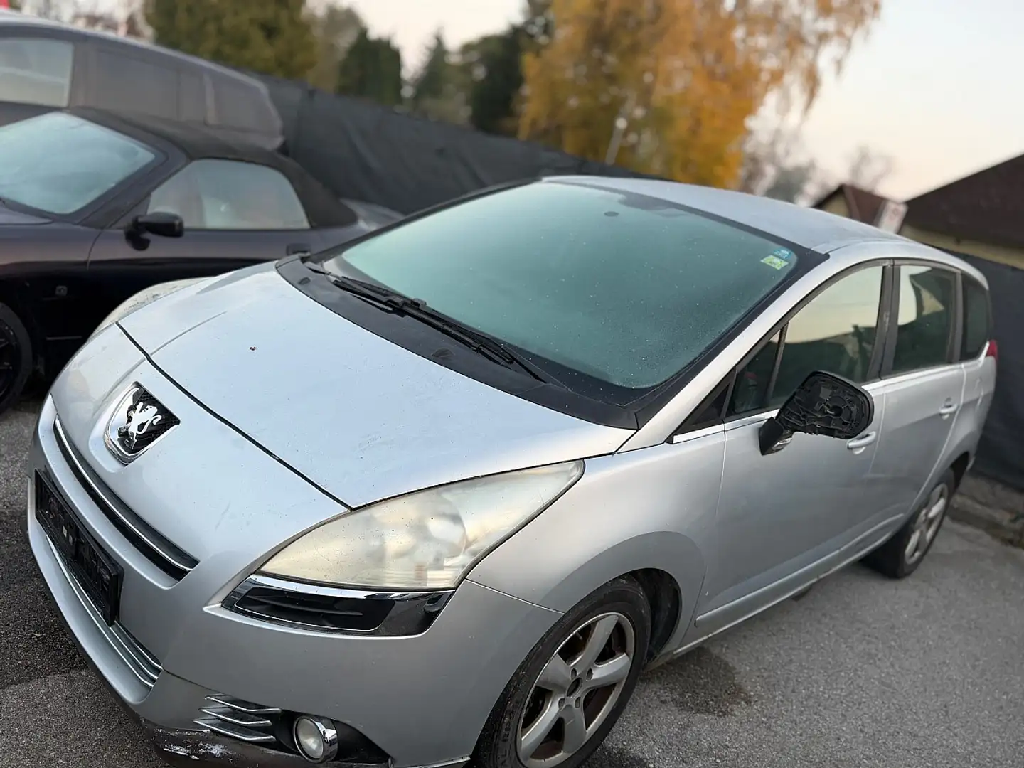 Peugeot 5008 Grau - 2