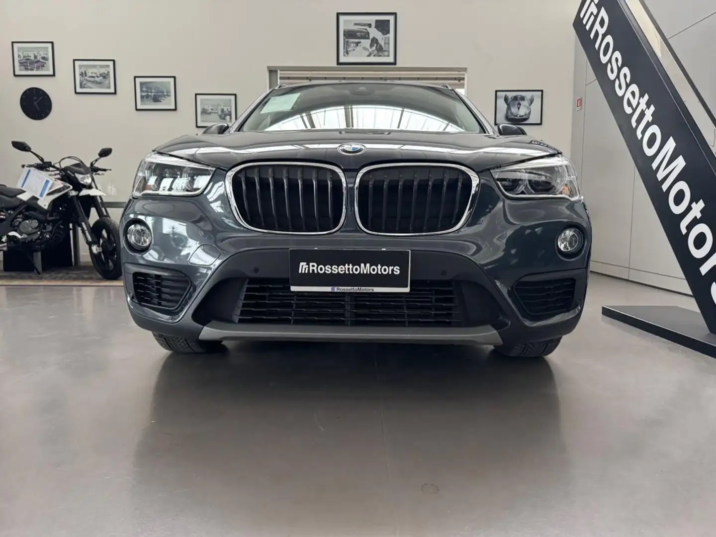 BMW X1 xDrive18d Business Blau - 2