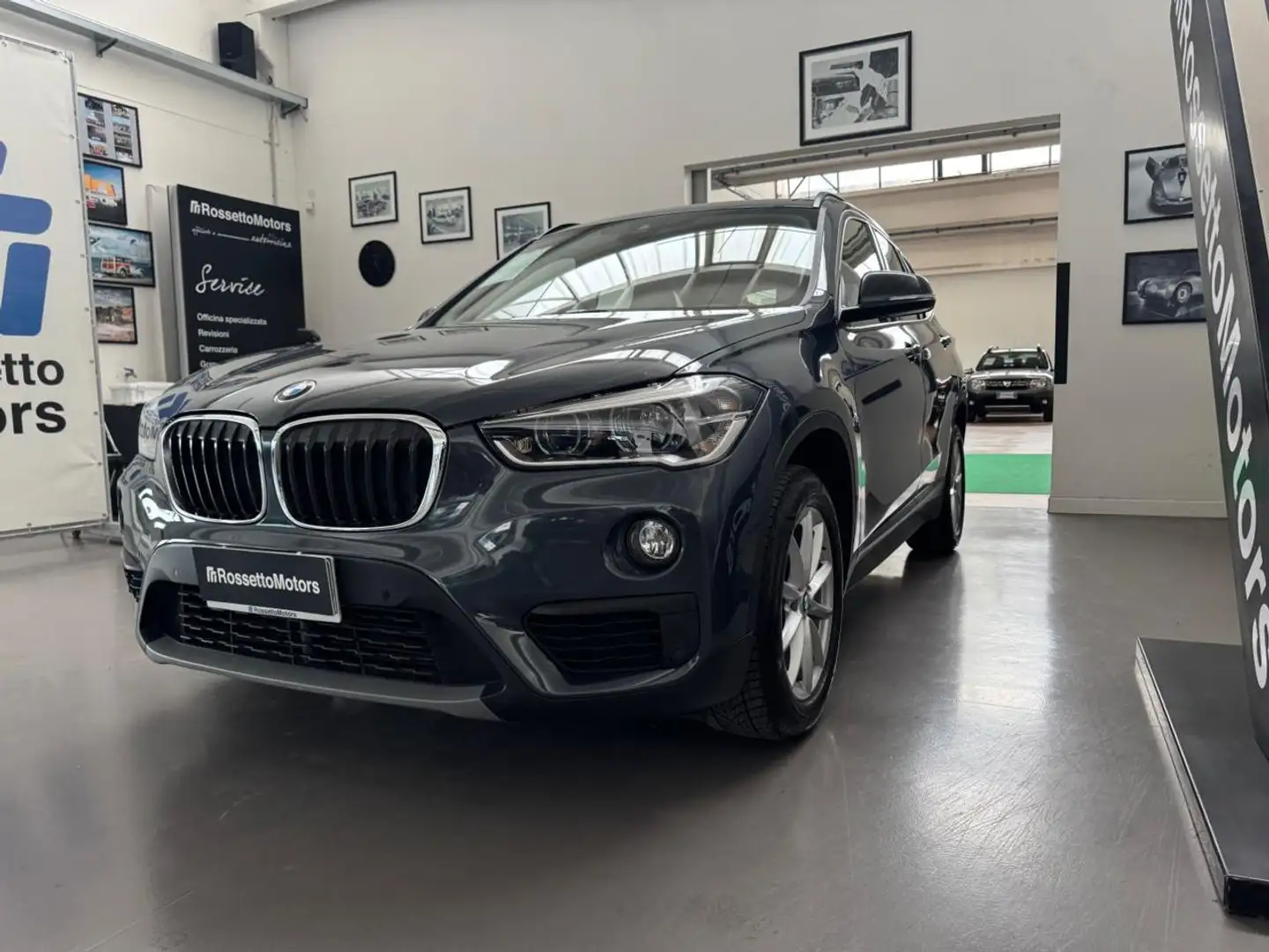 BMW X1 xDrive18d Business Blau - 1