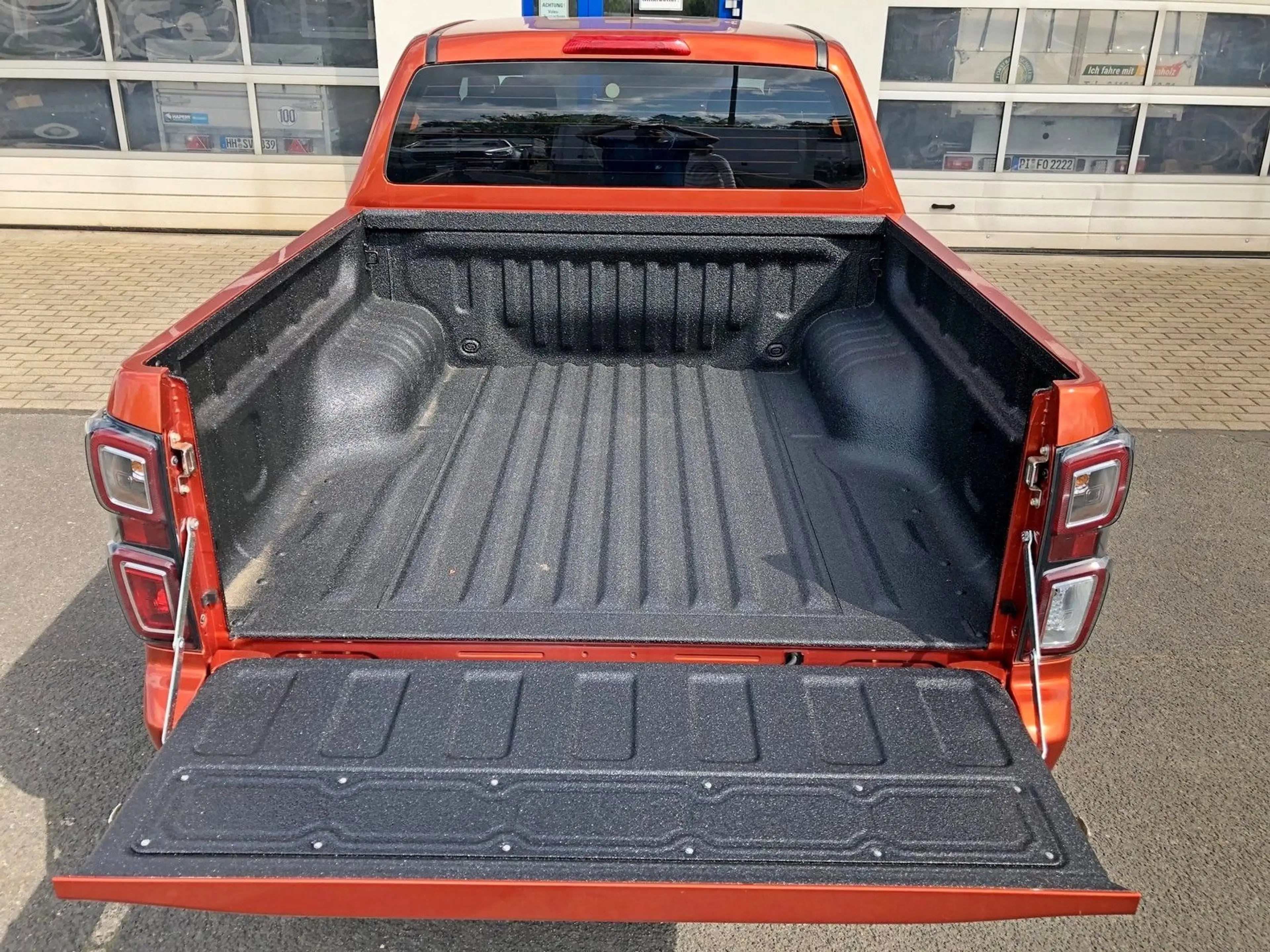 Isuzu D-Max Double Cab V-Cross AT + SOFORT + — photo 10