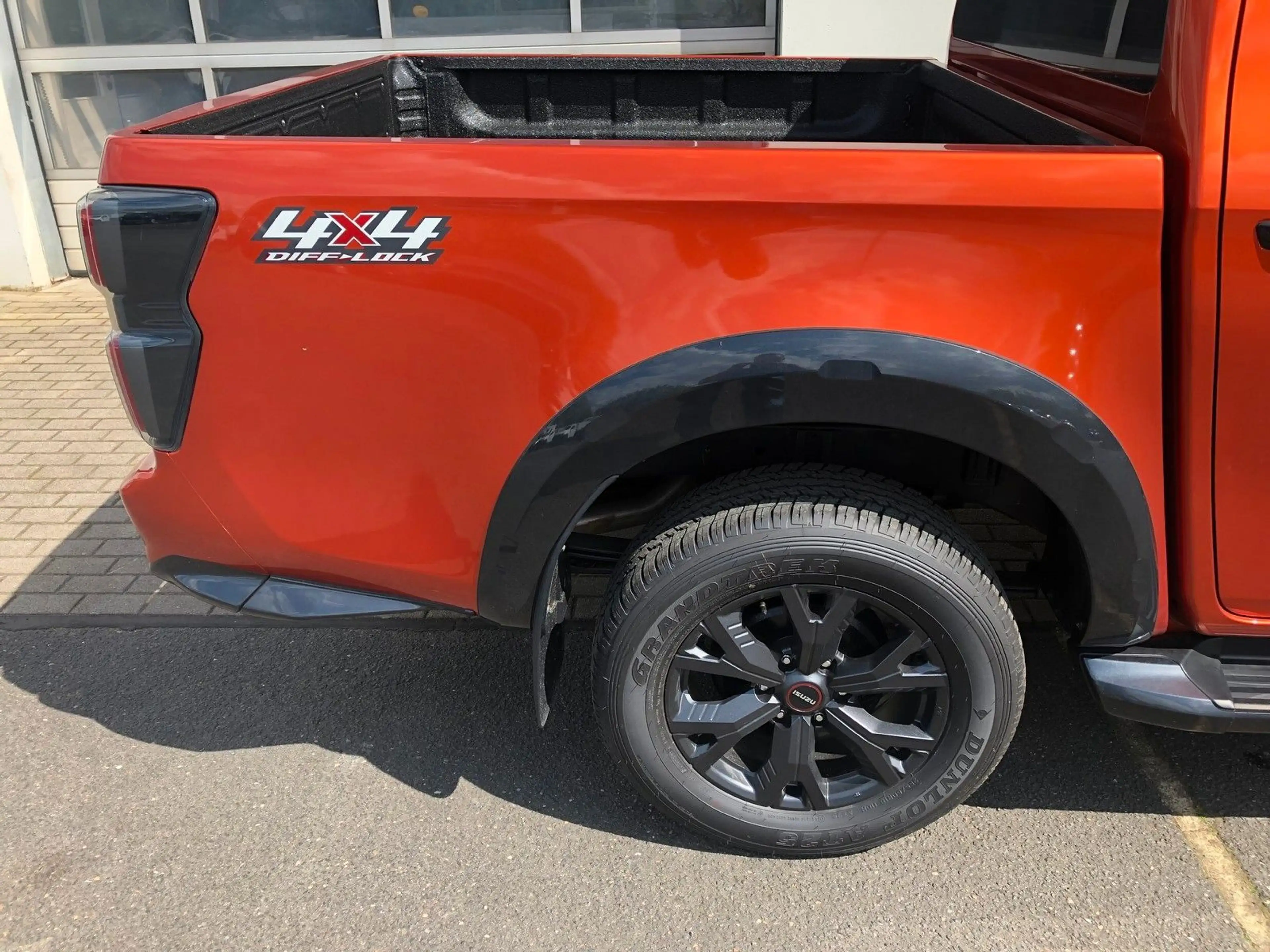 Isuzu D-Max Double Cab V-Cross AT + SOFORT + — photo 11