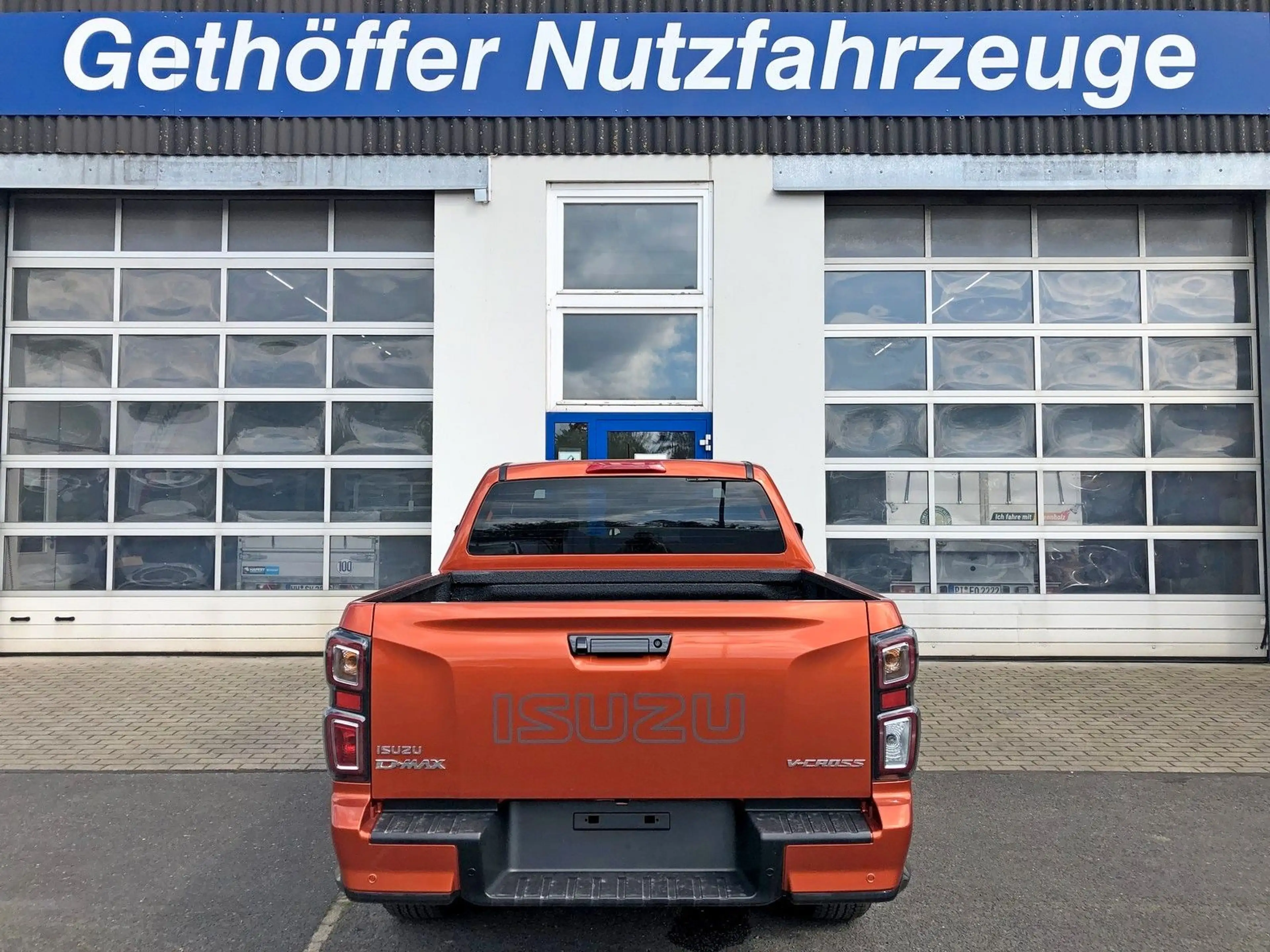 Isuzu D-Max Double Cab V-Cross AT + SOFORT + — photo 7