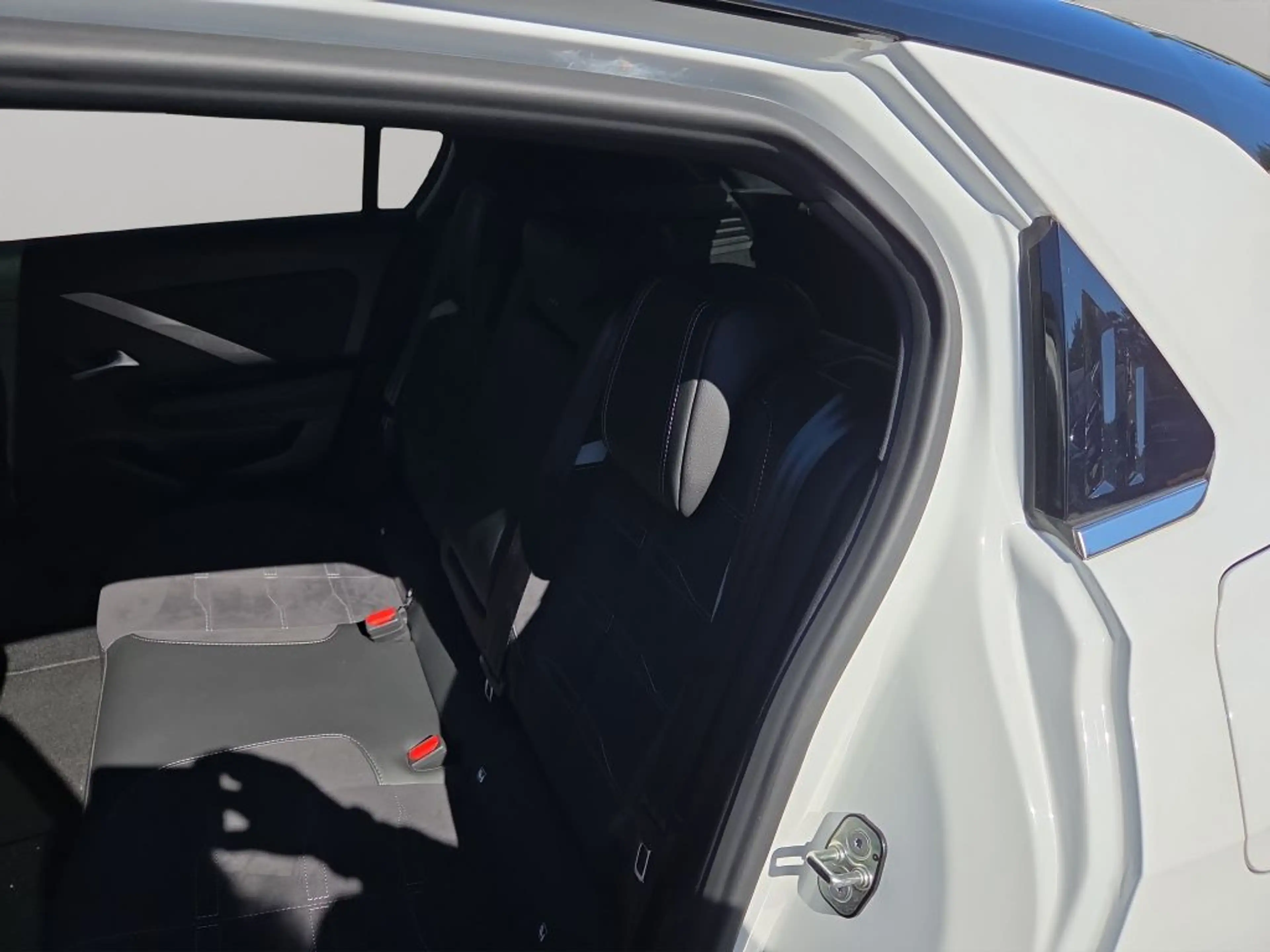Opel Astra Plug-In-Hybrid Ultimate — photo 15