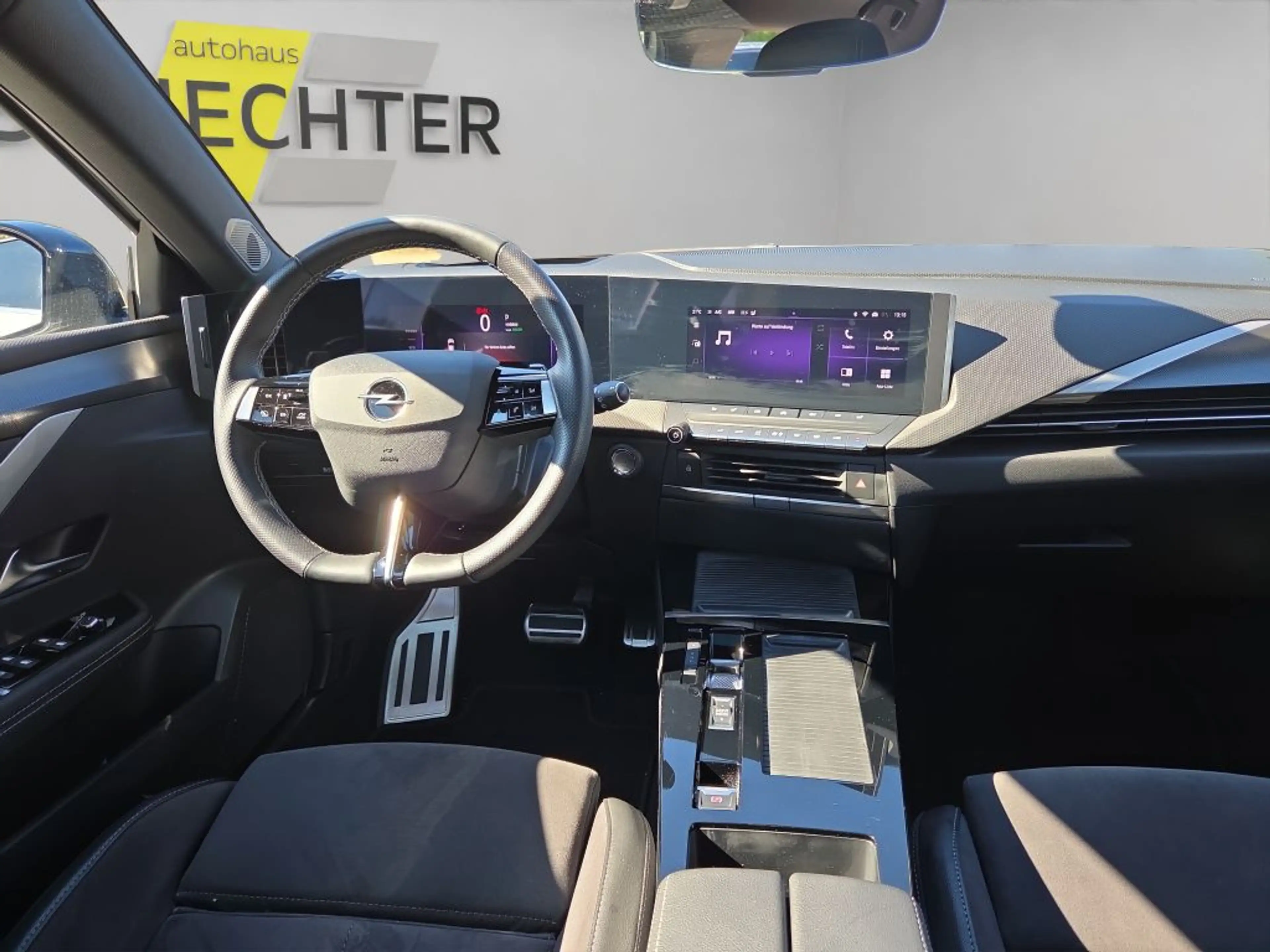 Opel Astra Plug-In-Hybrid Ultimate — photo 11
