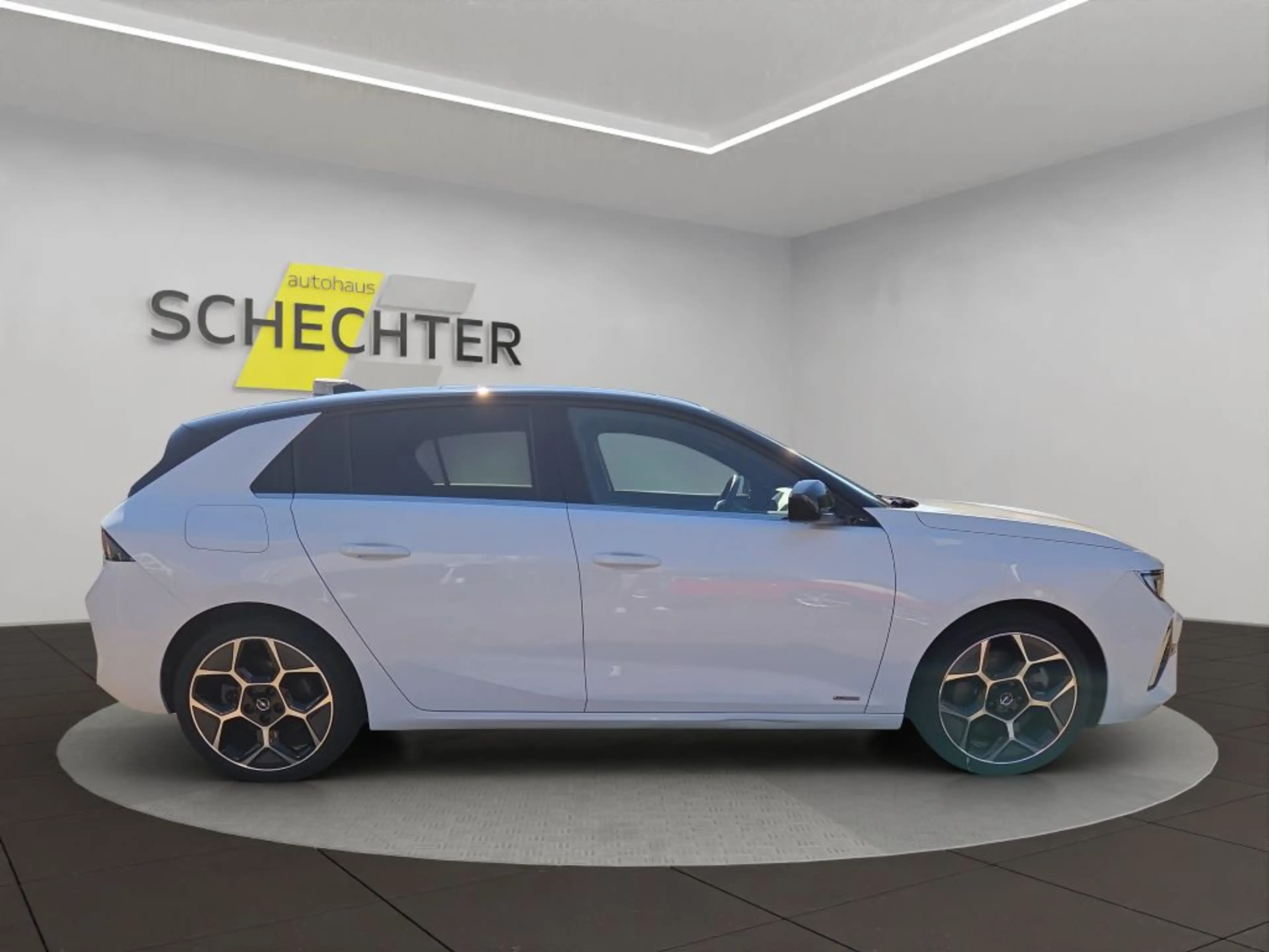 Opel Astra Plug-In-Hybrid Ultimate — photo 6
