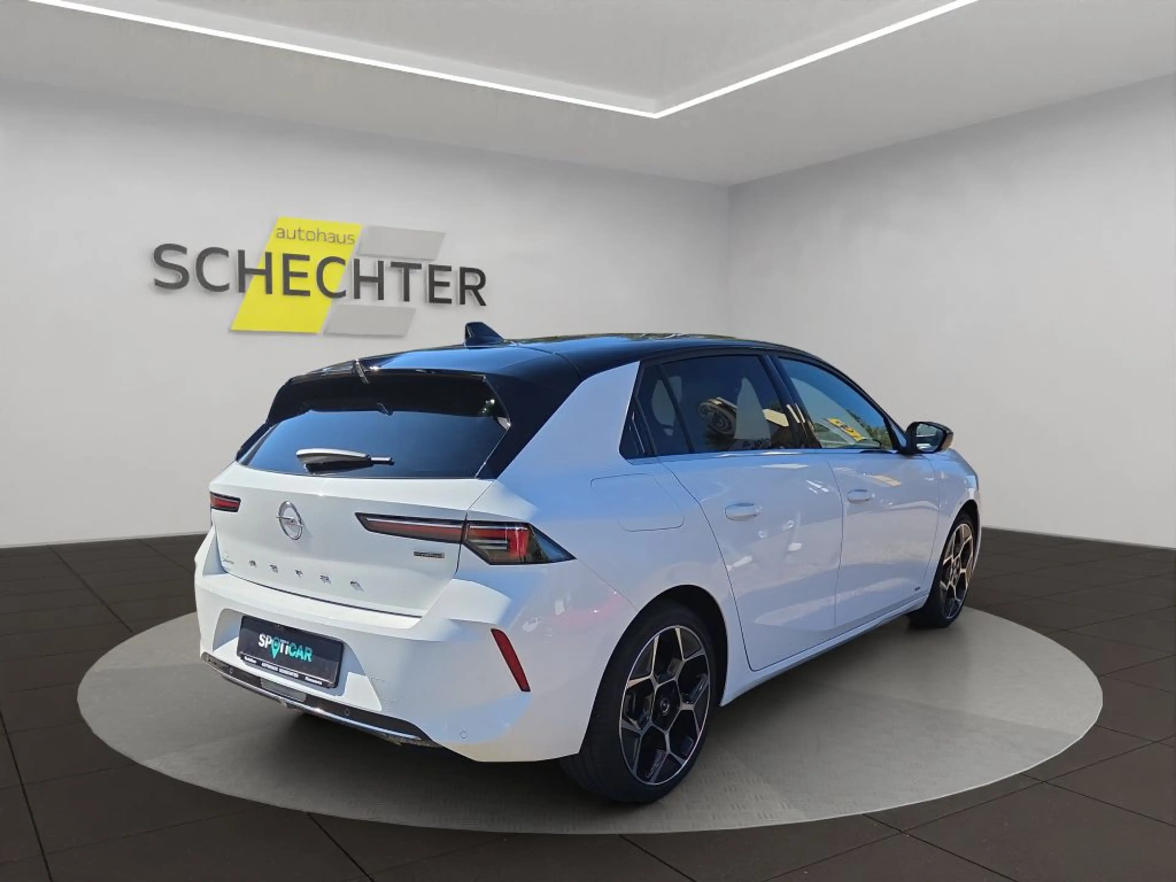 Opel Astra Plug-In-Hybrid Ultimate — photo 5
