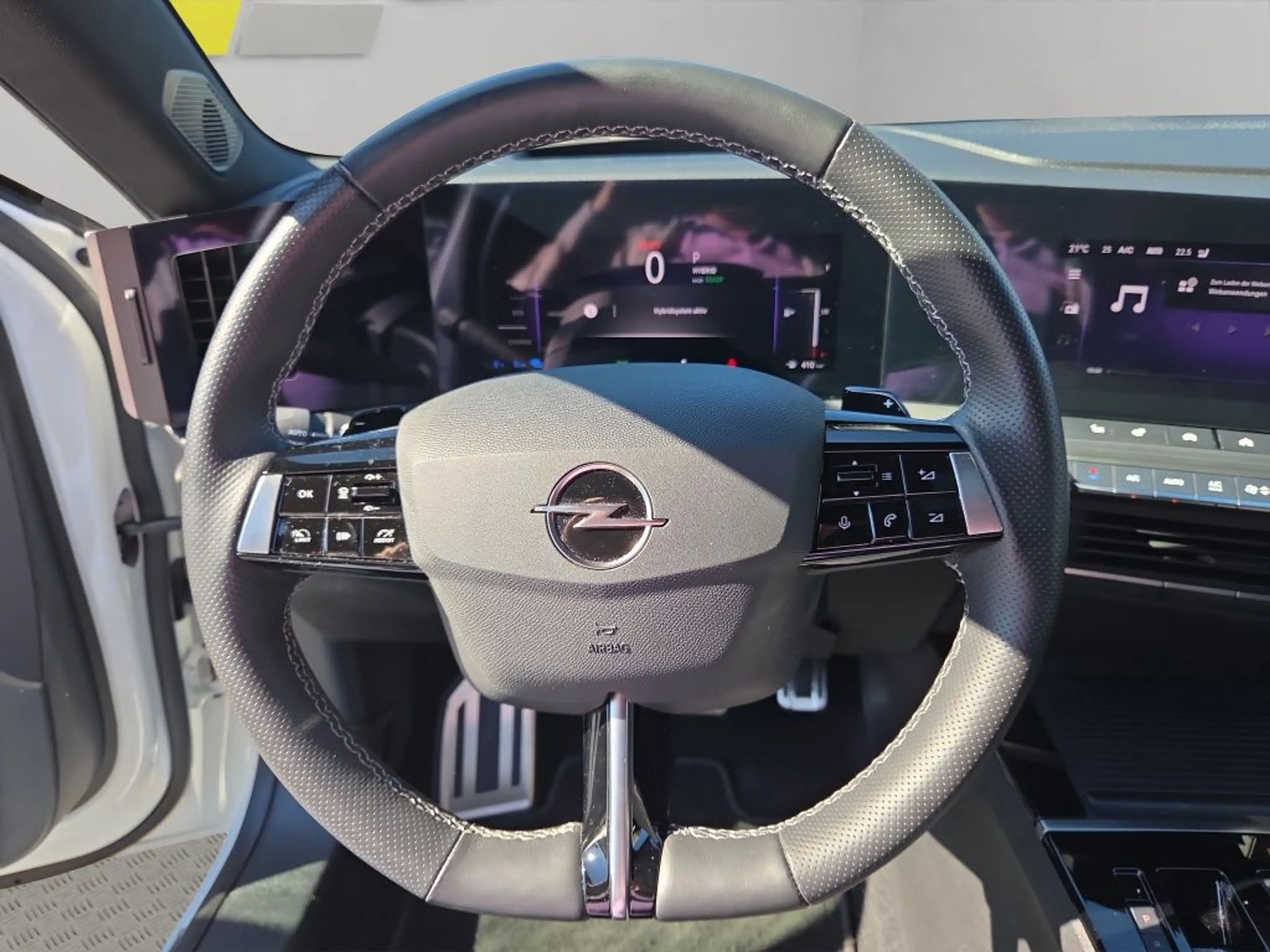 Opel Astra Plug-In-Hybrid Ultimate — photo 10