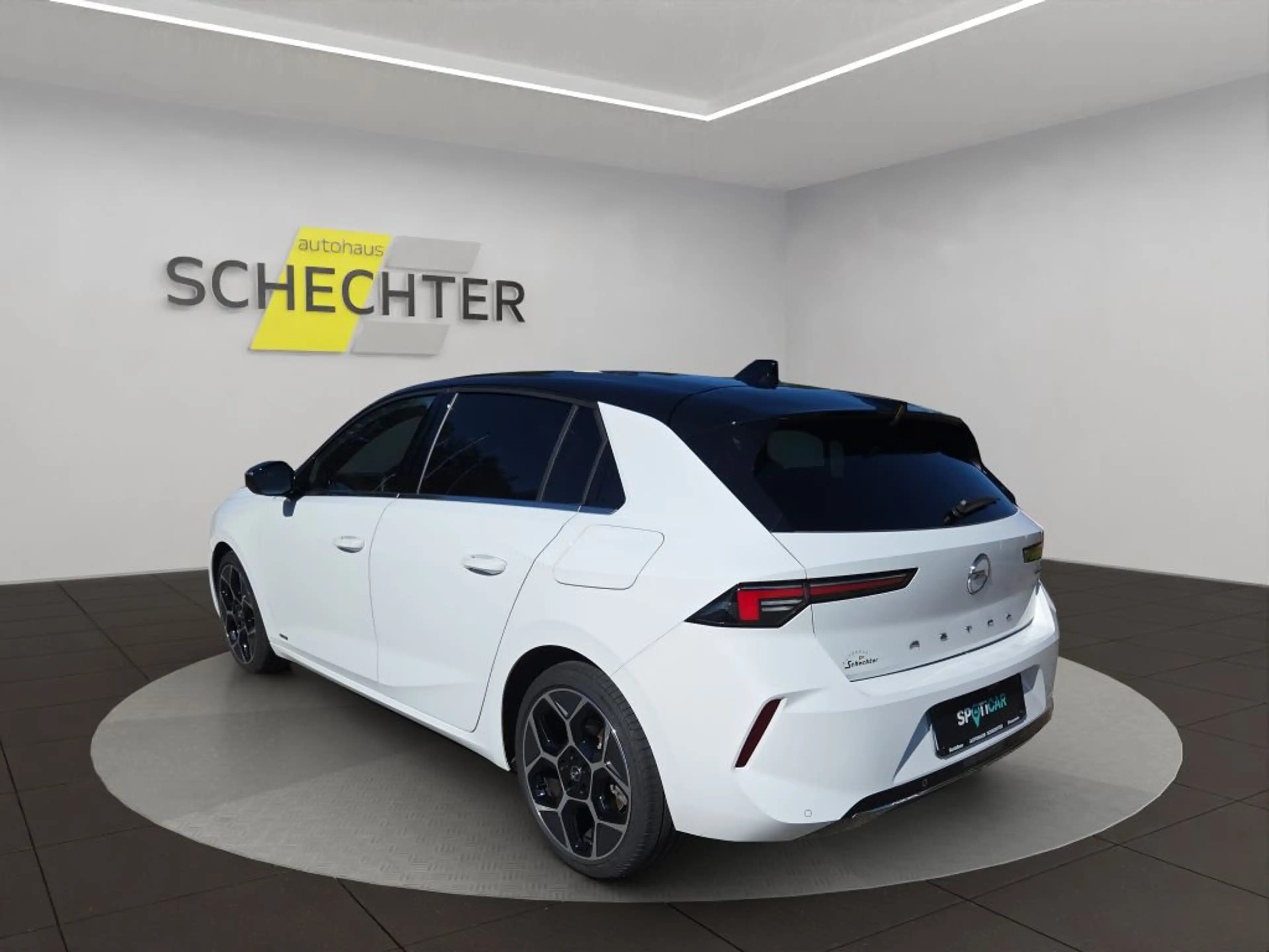Opel Astra Plug-In-Hybrid Ultimate — photo 3