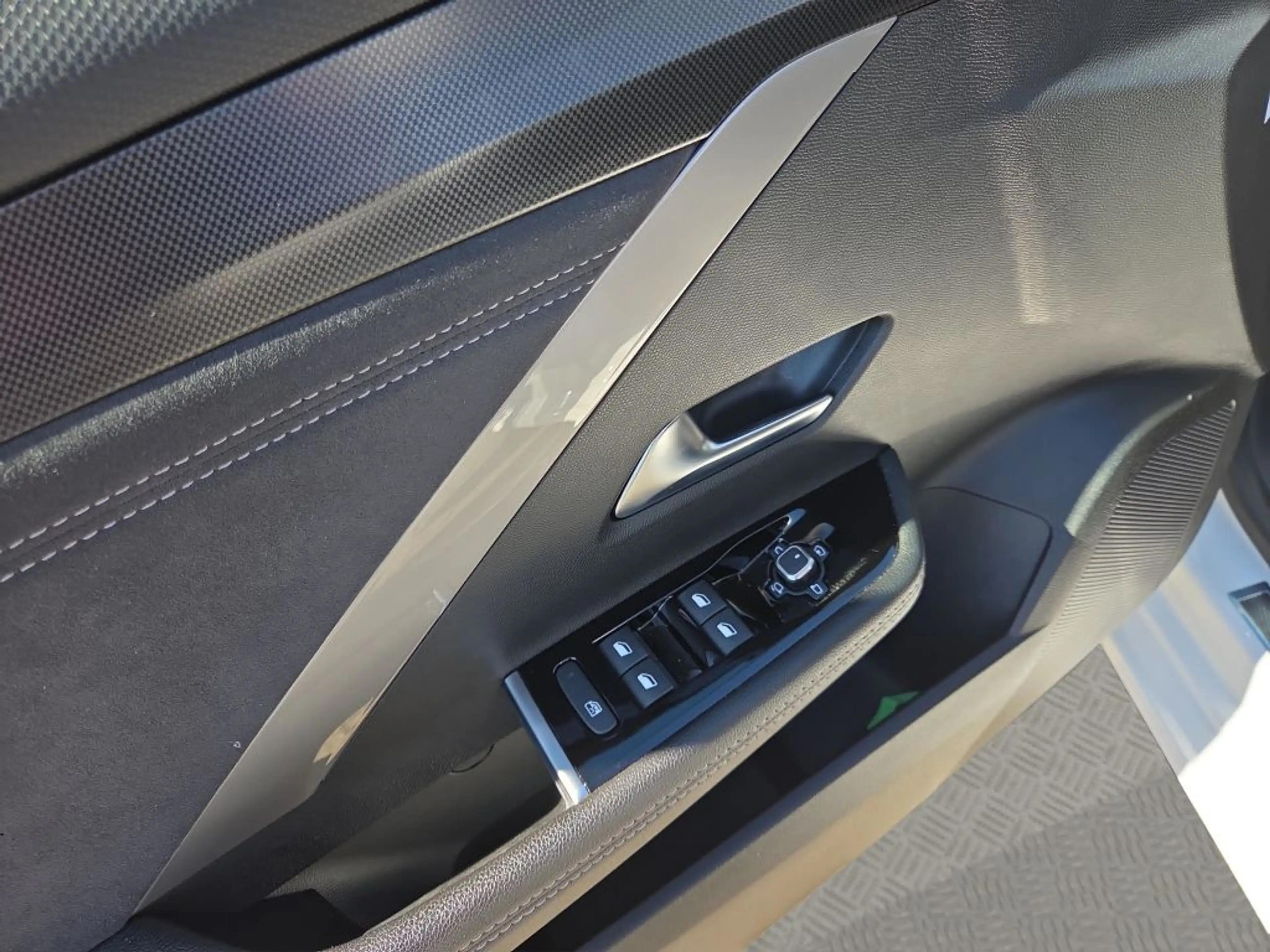 Opel Astra Plug-In-Hybrid Ultimate — photo 14