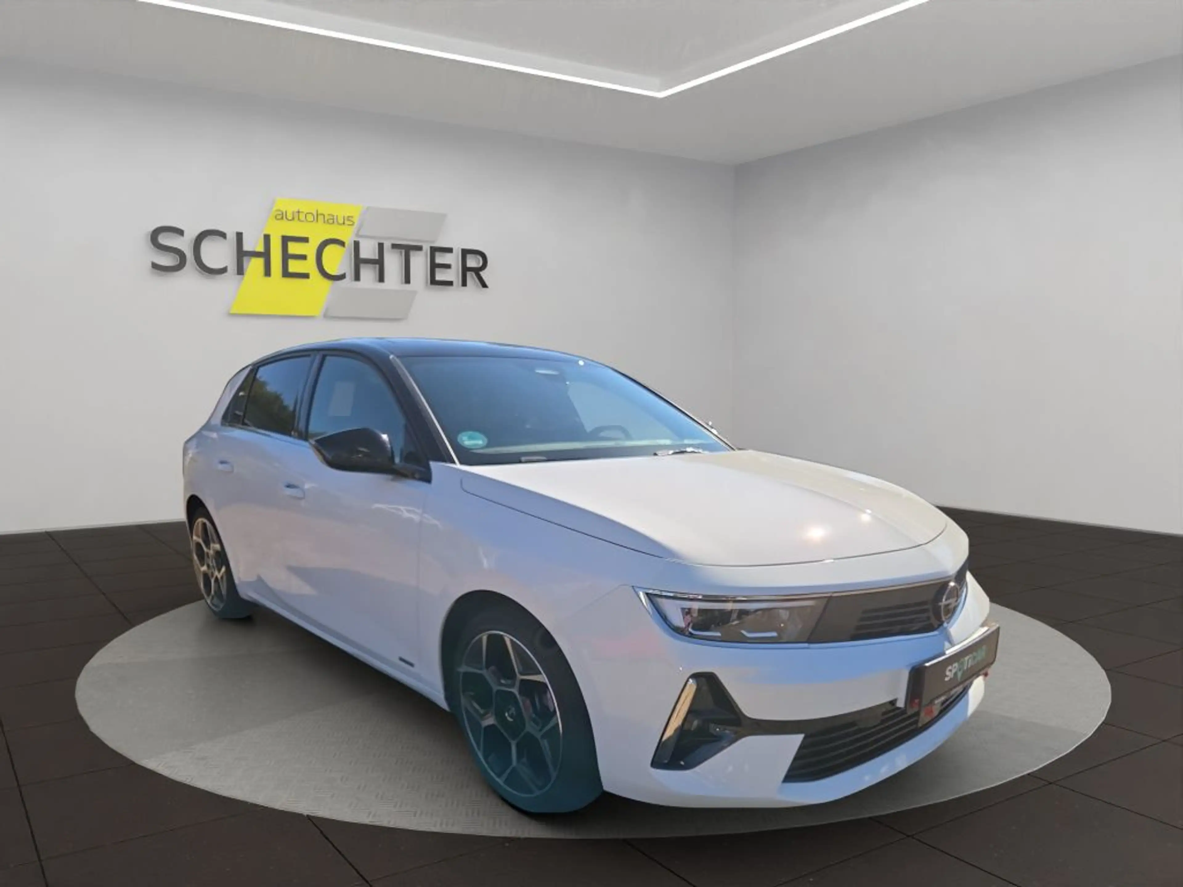 Opel Astra Plug-In-Hybrid Ultimate — photo 7