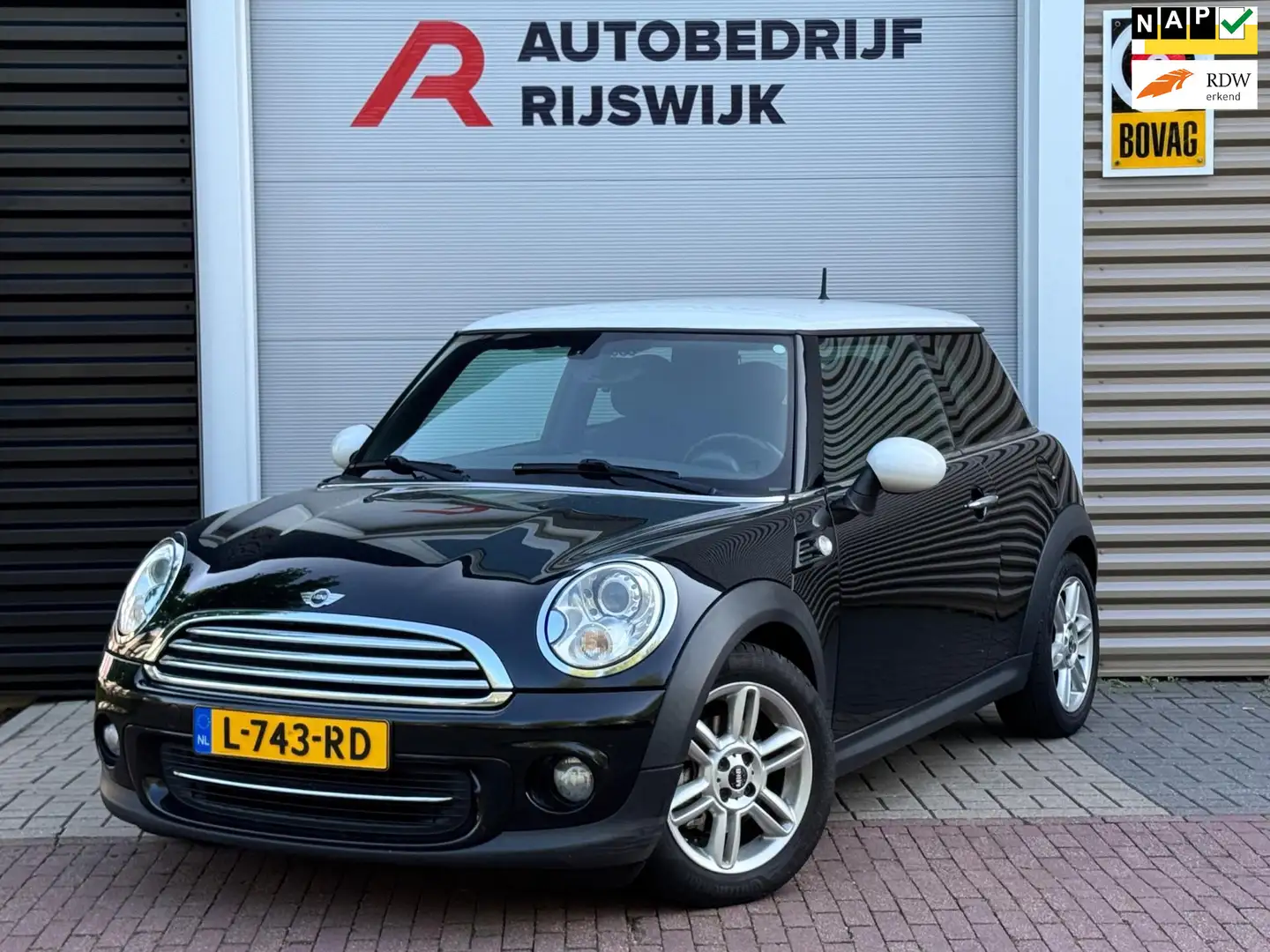 MINI Cooper Mini 1.6 Chili Zwart - 1