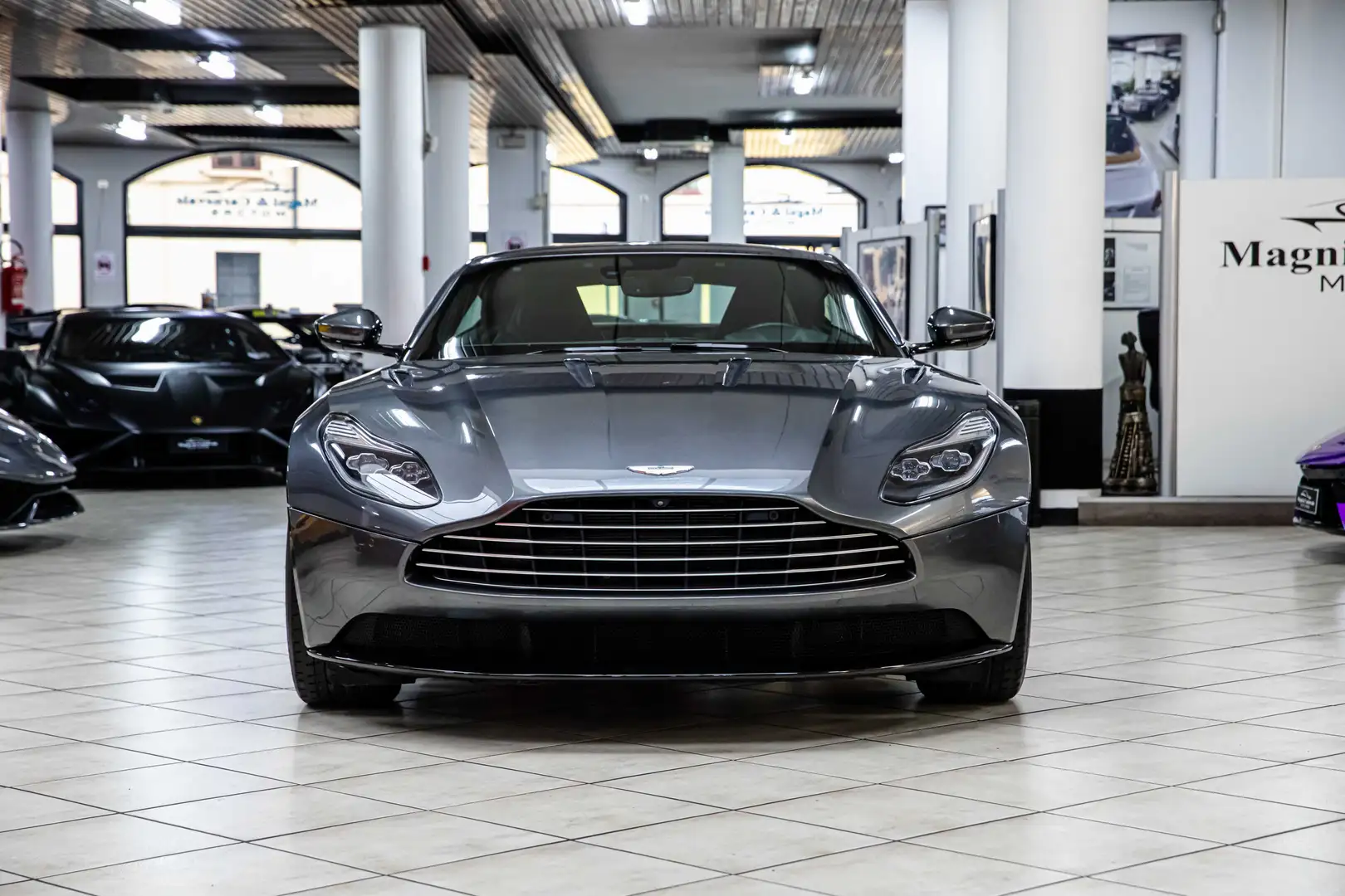Aston Martin DB 11 V12 AMR PACK|BANG&OLUFSEN|360°CAMERA|CARBON Silber - 2