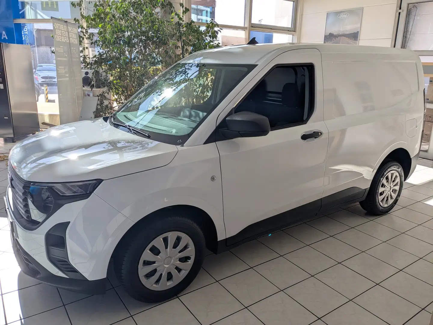Ford Transit Courier Trend Lagerbonus!! LP: € 25.824.- Weiß - 1