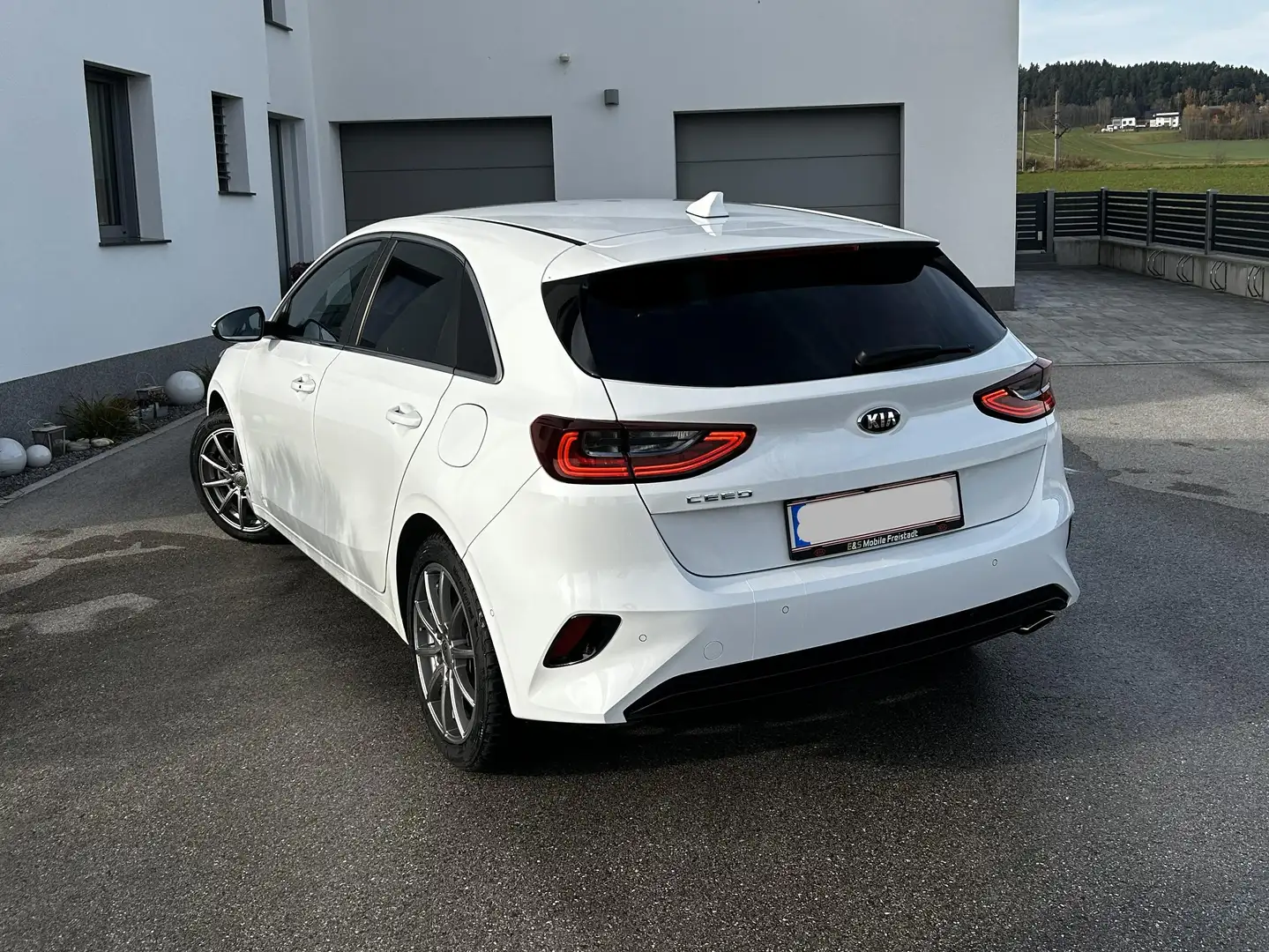 Kia Ceed / cee'd ceed 1,5 TGDI Platin, Voll-LED, Sitzbelüftung, uvm., sehr gepflegt. Weiß - 2