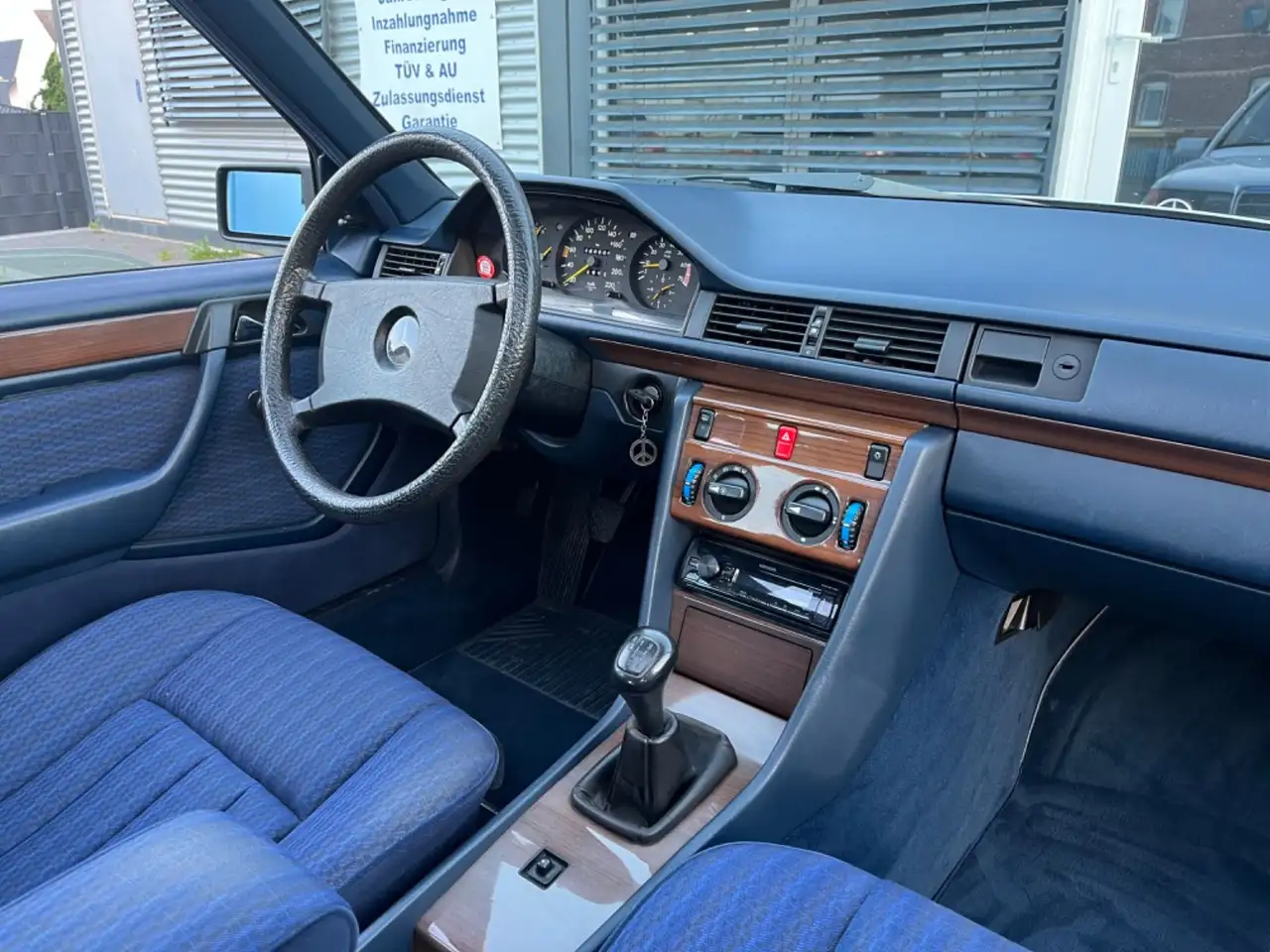 Mercedes-Benz E 200 Lim Schiebedach H-Zulassung Gelegenheit !!, foto 1