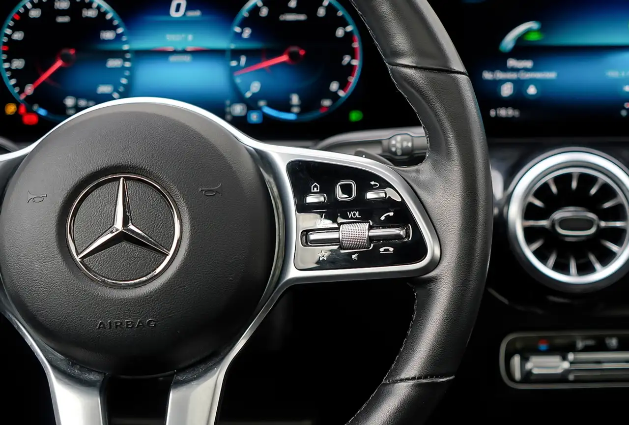 Mercedes-Benz GLB снимка Mercedes-Benz GLB
