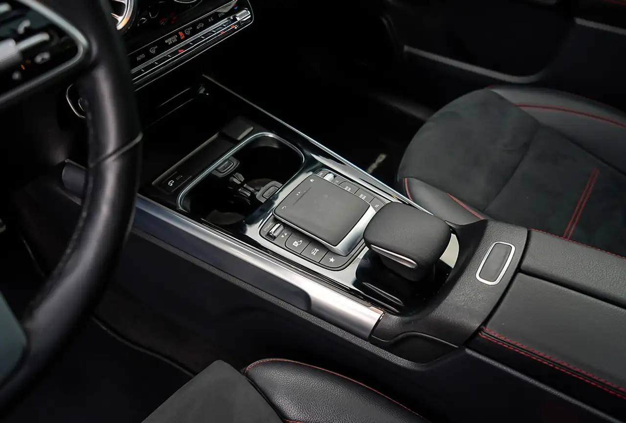 Mercedes-Benz GLB снимка Mercedes-Benz GLB