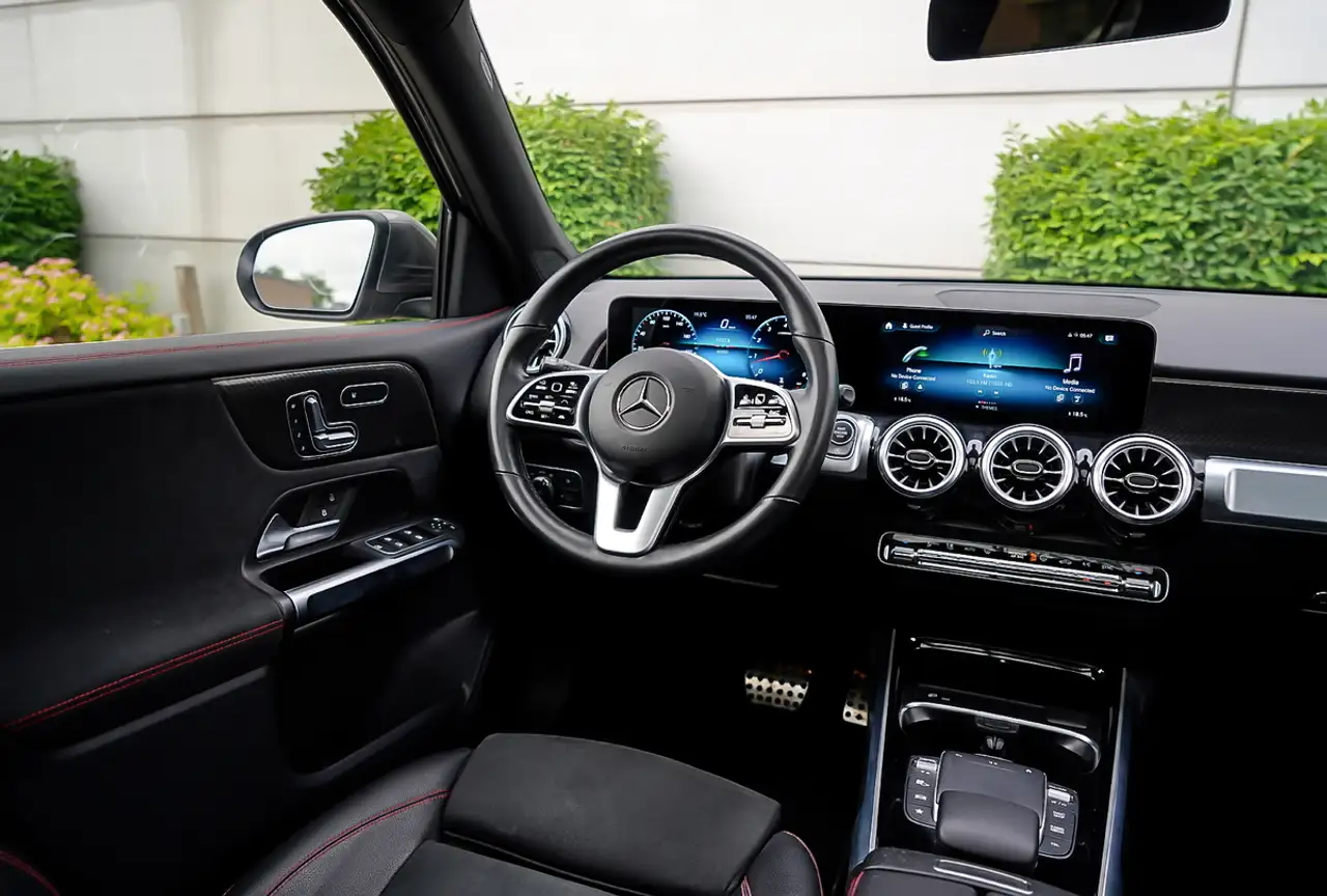 Mercedes-Benz GLB снимка Mercedes-Benz GLB