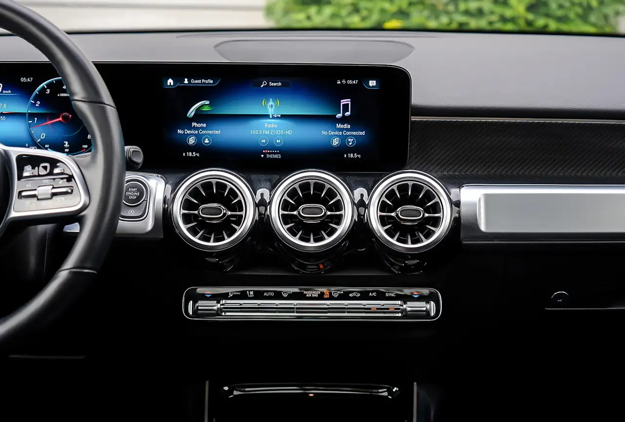 Mercedes-Benz GLB снимка Mercedes-Benz GLB