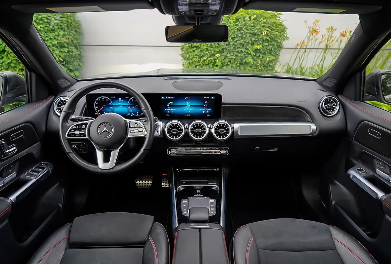 Mercedes-Benz GLB снимка Mercedes-Benz GLB