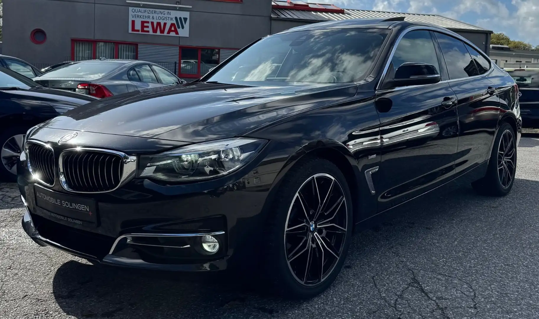 BMW 330 i GT Luxury Line PANO+NAV+H&K+RFK+LEDER+ACC+ Schwarz - 1