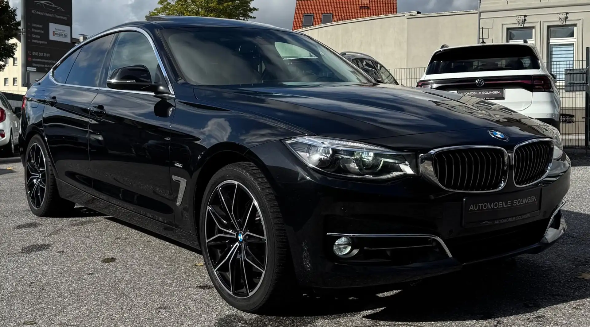 BMW 330 i GT Luxury Line PANO+NAV+H&K+RFK+LEDER+ACC+ Schwarz - 2