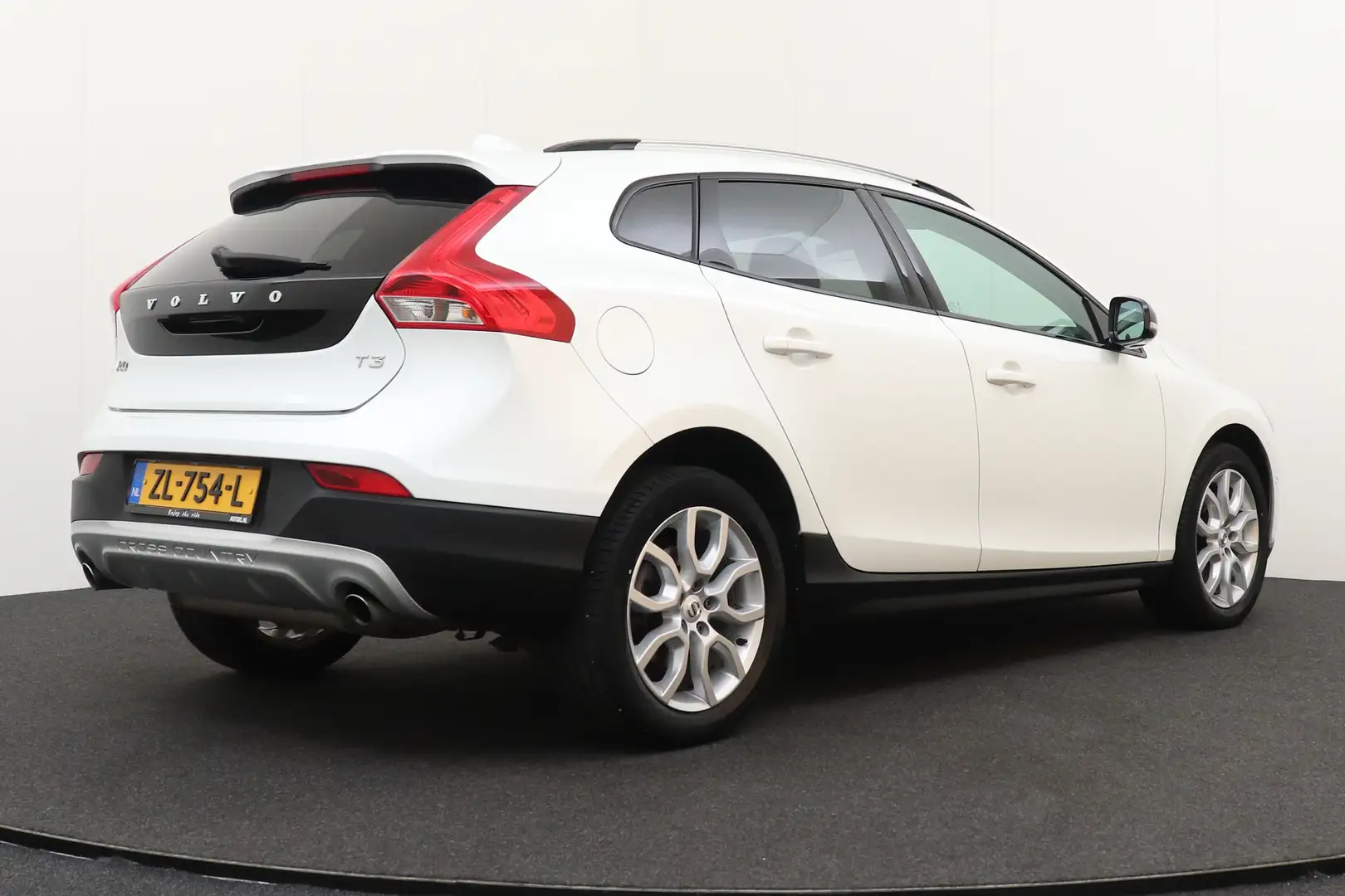 Volvo V40 Cross Country 1.5 T3 Polar+ Luxury Pano-dak Adapt.Cruise Camera Blanc - 2
